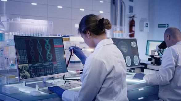 Two scientist working in a lab