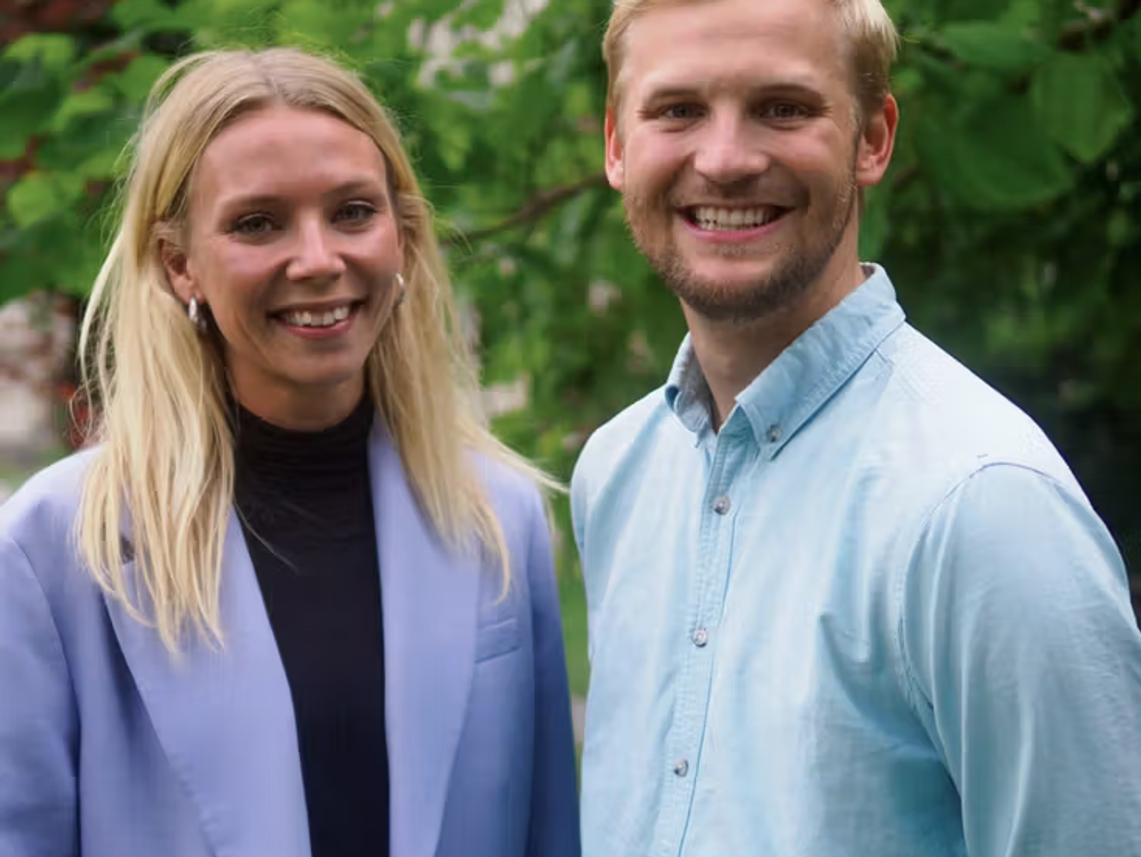 Founders Maria Barklund och Petter Barreng looking into the camera.