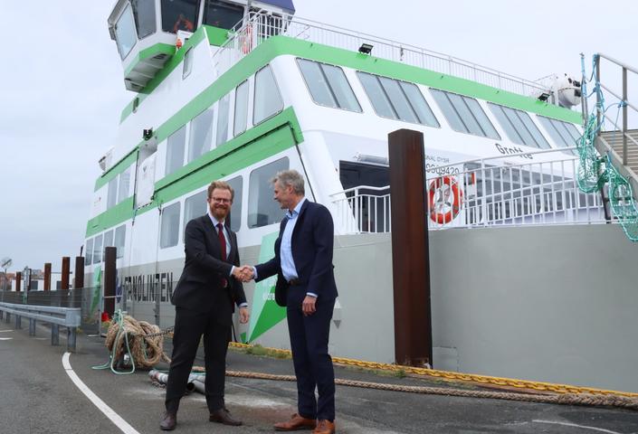 lur Beskrivelse reb Molslinjen sets sail towards green ferry transportation by launching its  first electric ferry