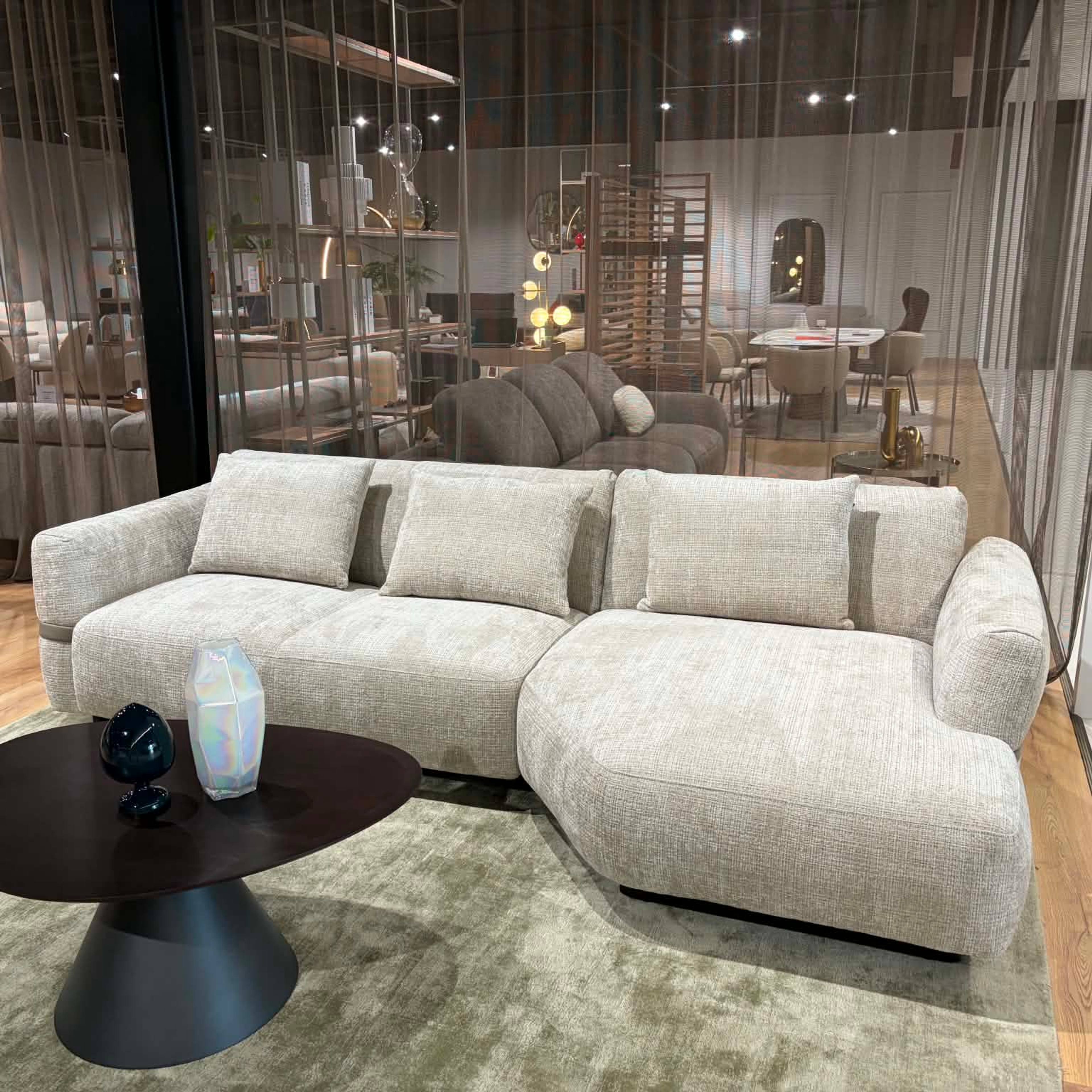 Natuzzi Editions sofa Glow red room salone Kaune