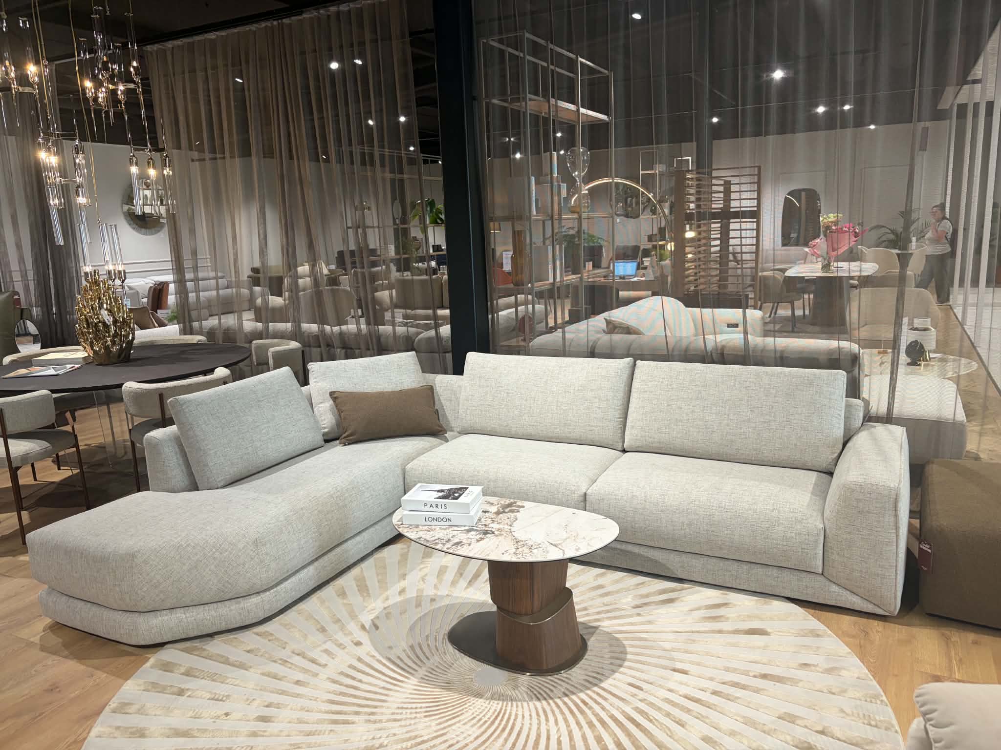 Natuzzi Editions sofa Kartun red room salone Kaune