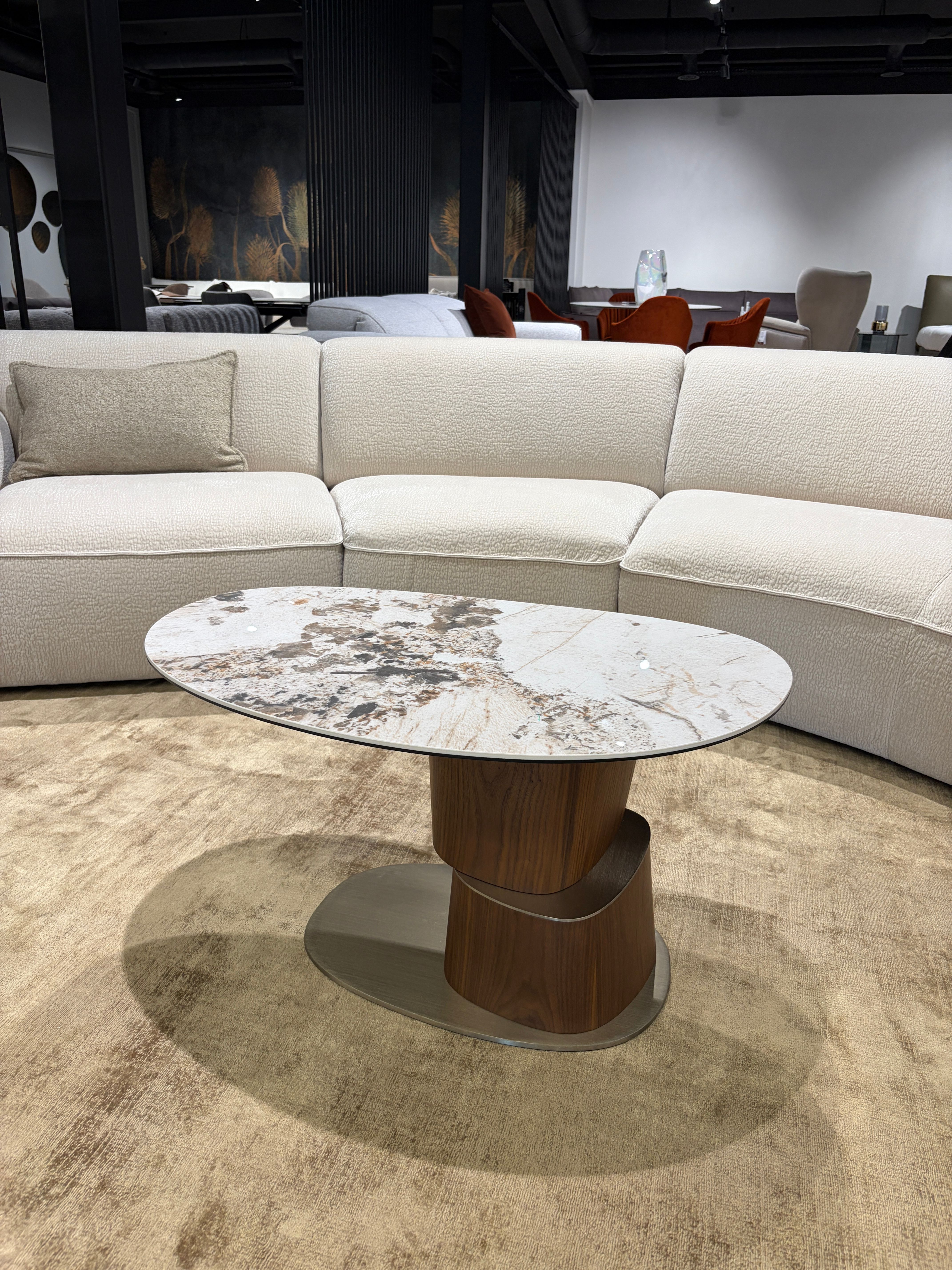 Natuzzi Editions kavos staliukas Saudade red room salone Kaune