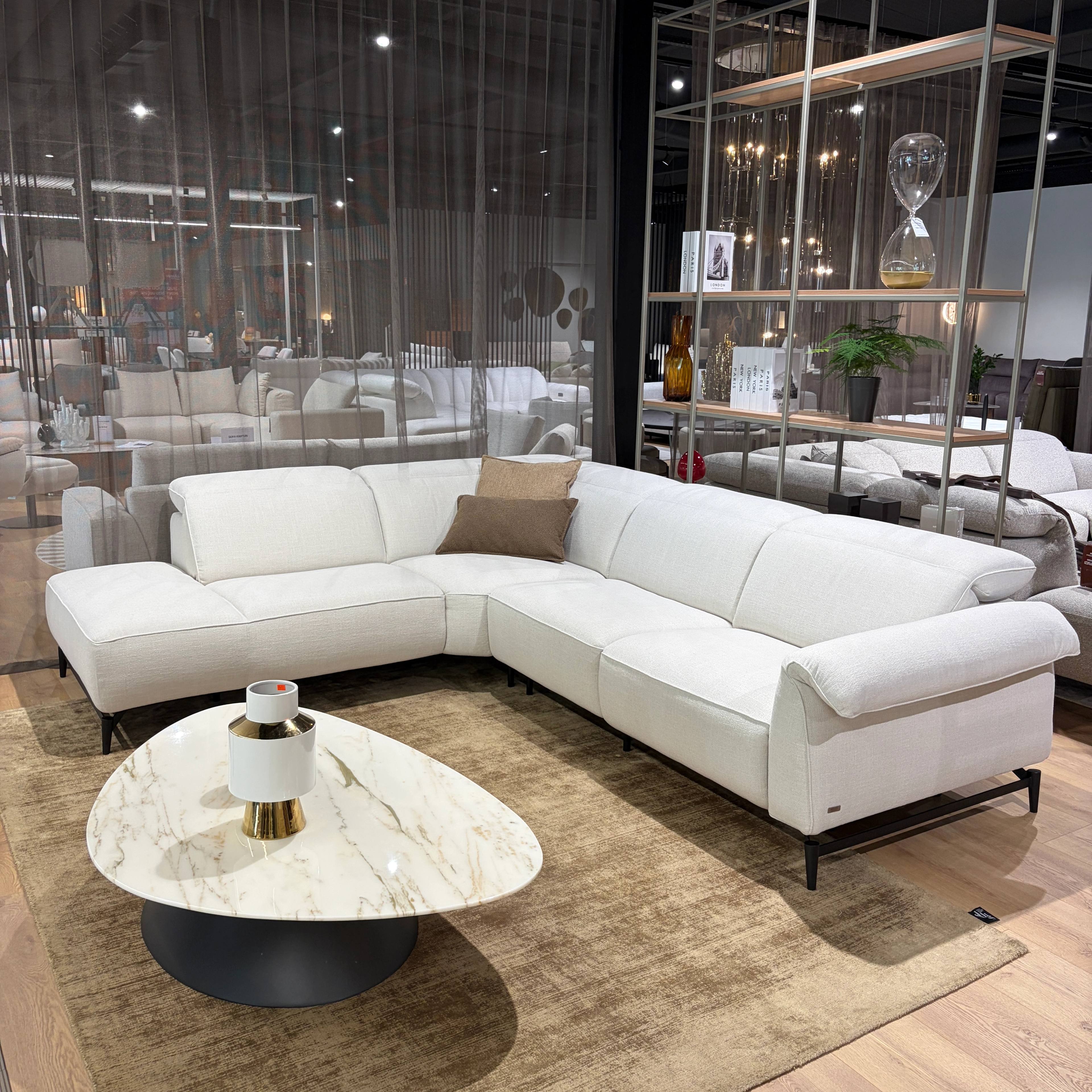 Natuzzi Editions sofa Leggiadro red room salone Kaune