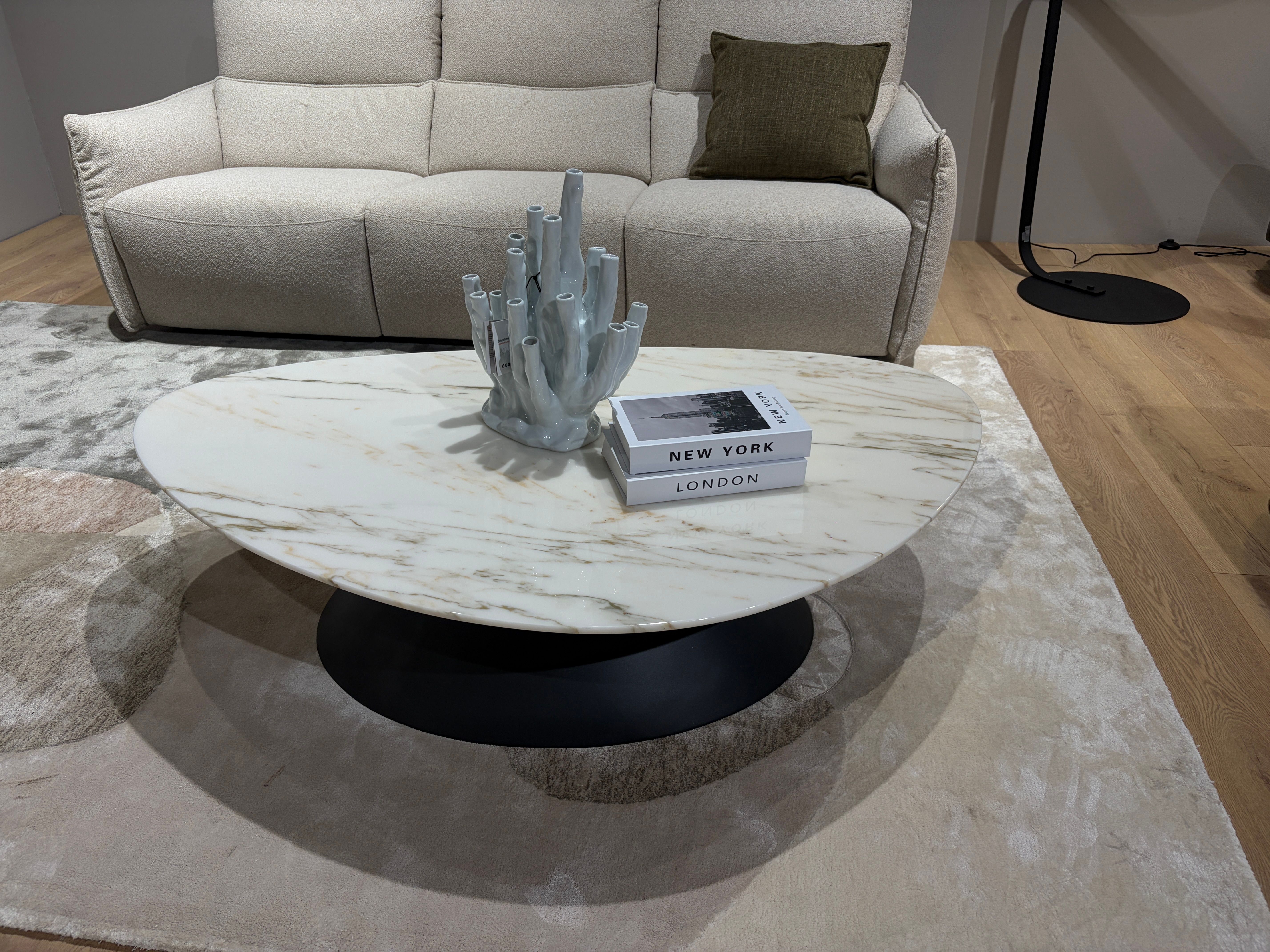 Natuzzi Editions kavos staliukas Hourglass red room salone Kaune