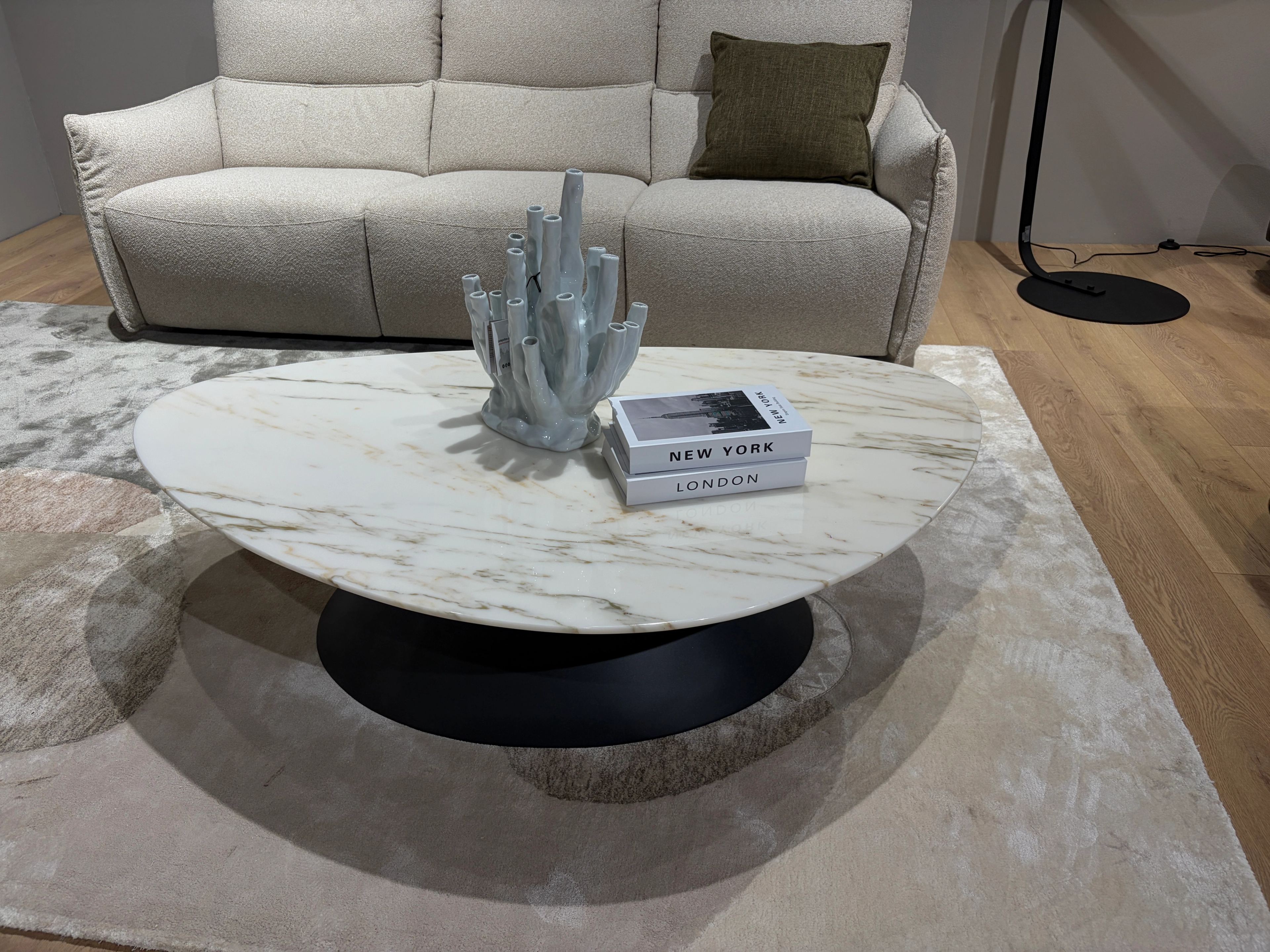 Natuzzi Editions kavos staliukas Hourglass red room salone Kaune