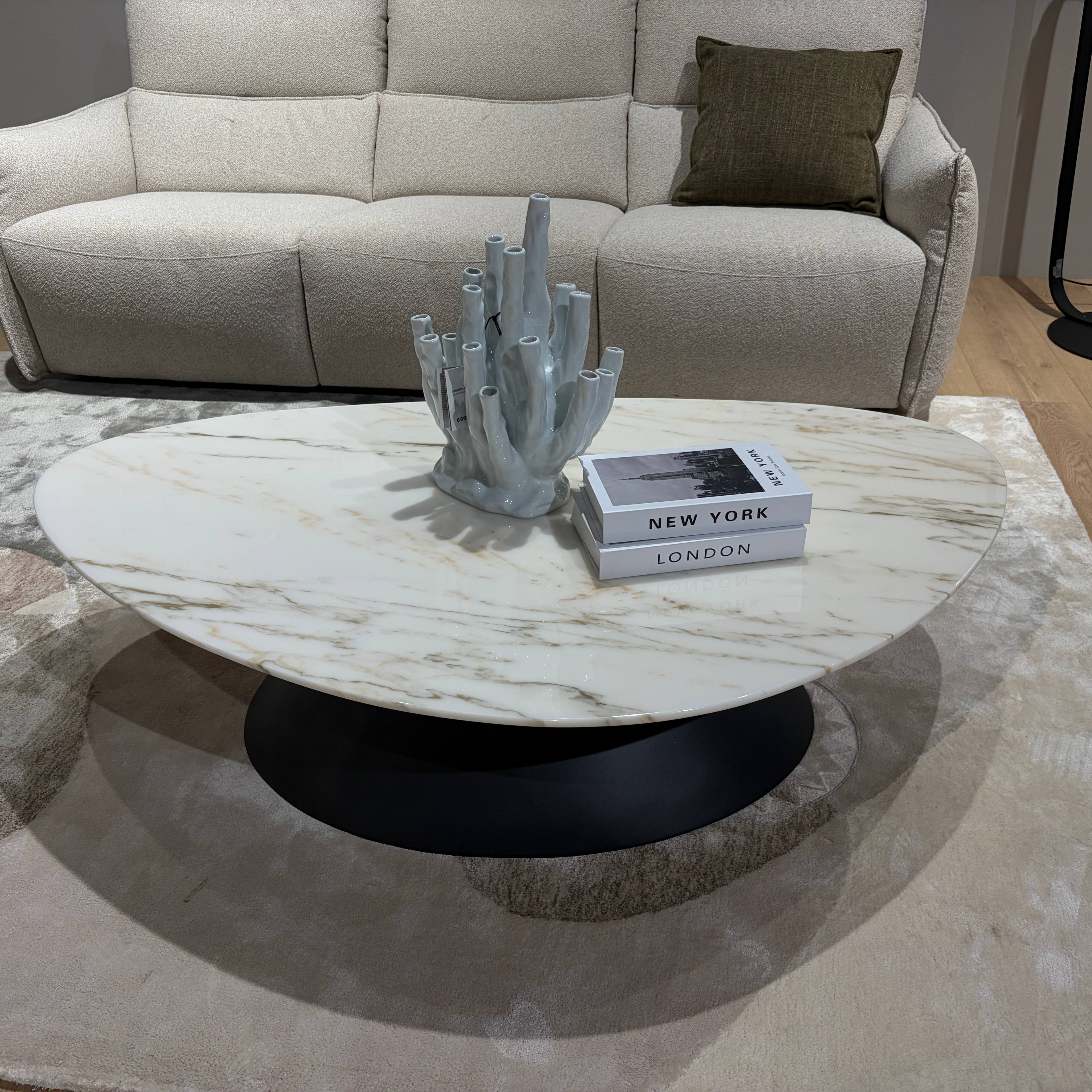 Natuzzi Editions kavos staliukas Hourglass red room salone Kaune