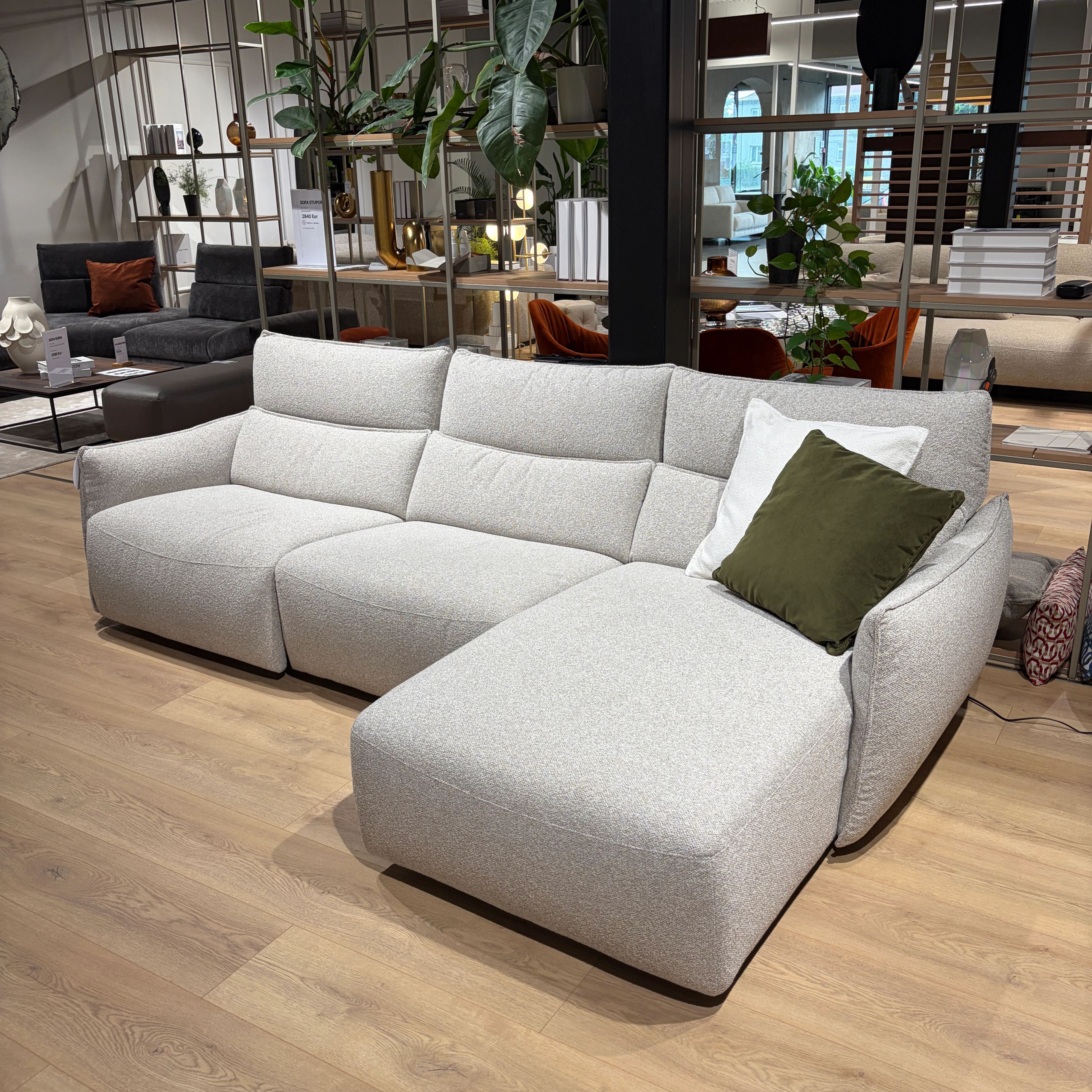 Natuzzi Editions sofa Stupore red room salone Kaune