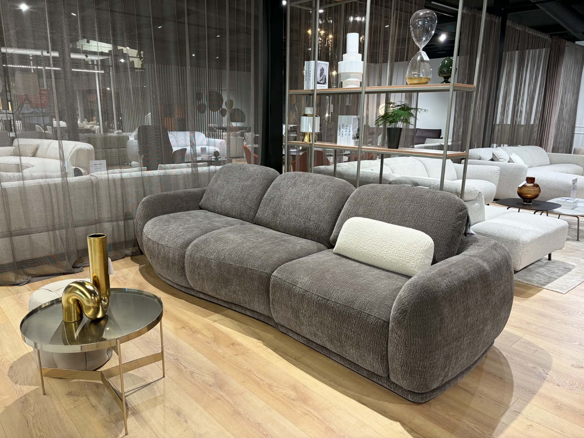 Natuzzi Editions sofa Scena red room salone Kaune