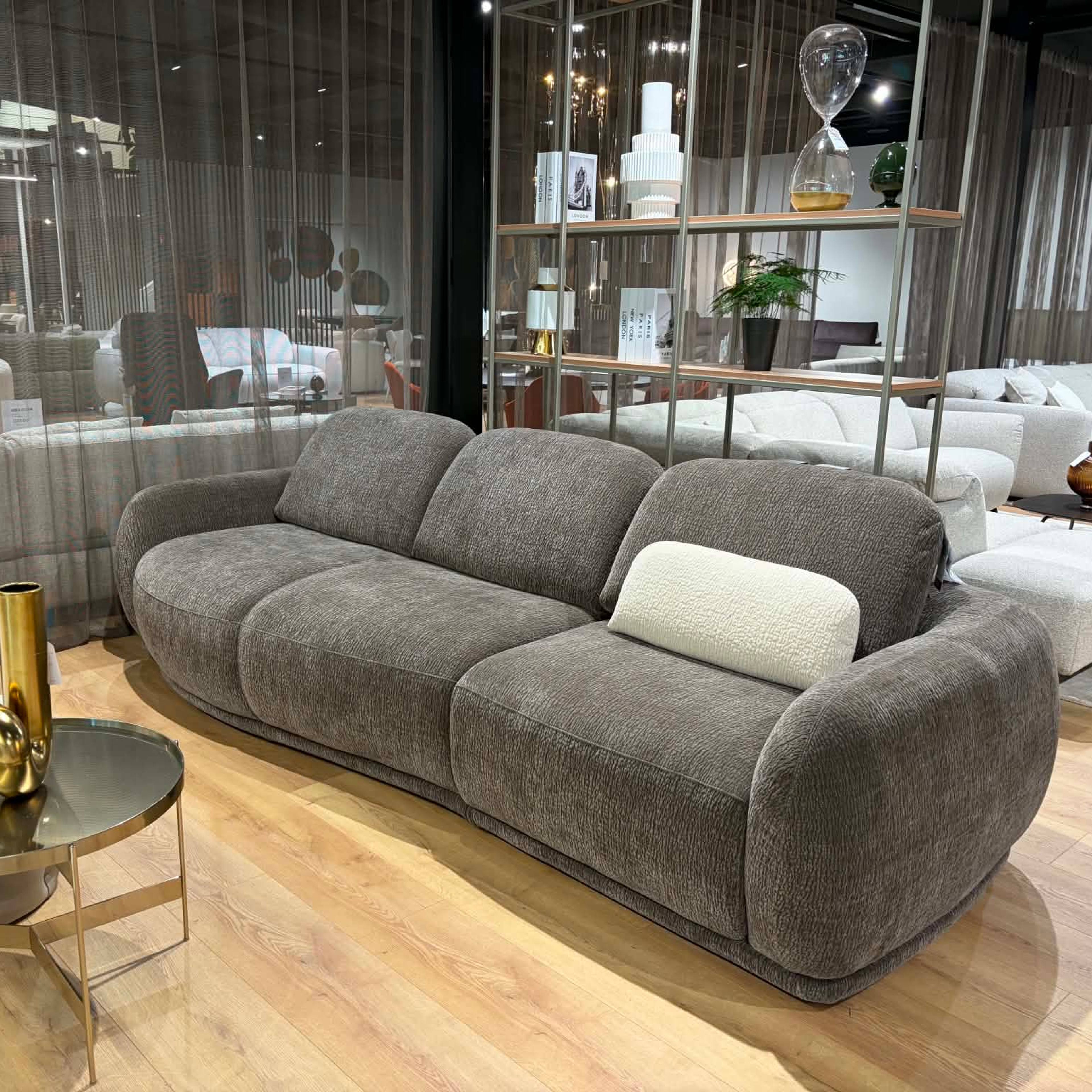 Natuzzi Editions sofa Scena red room salone Kaune