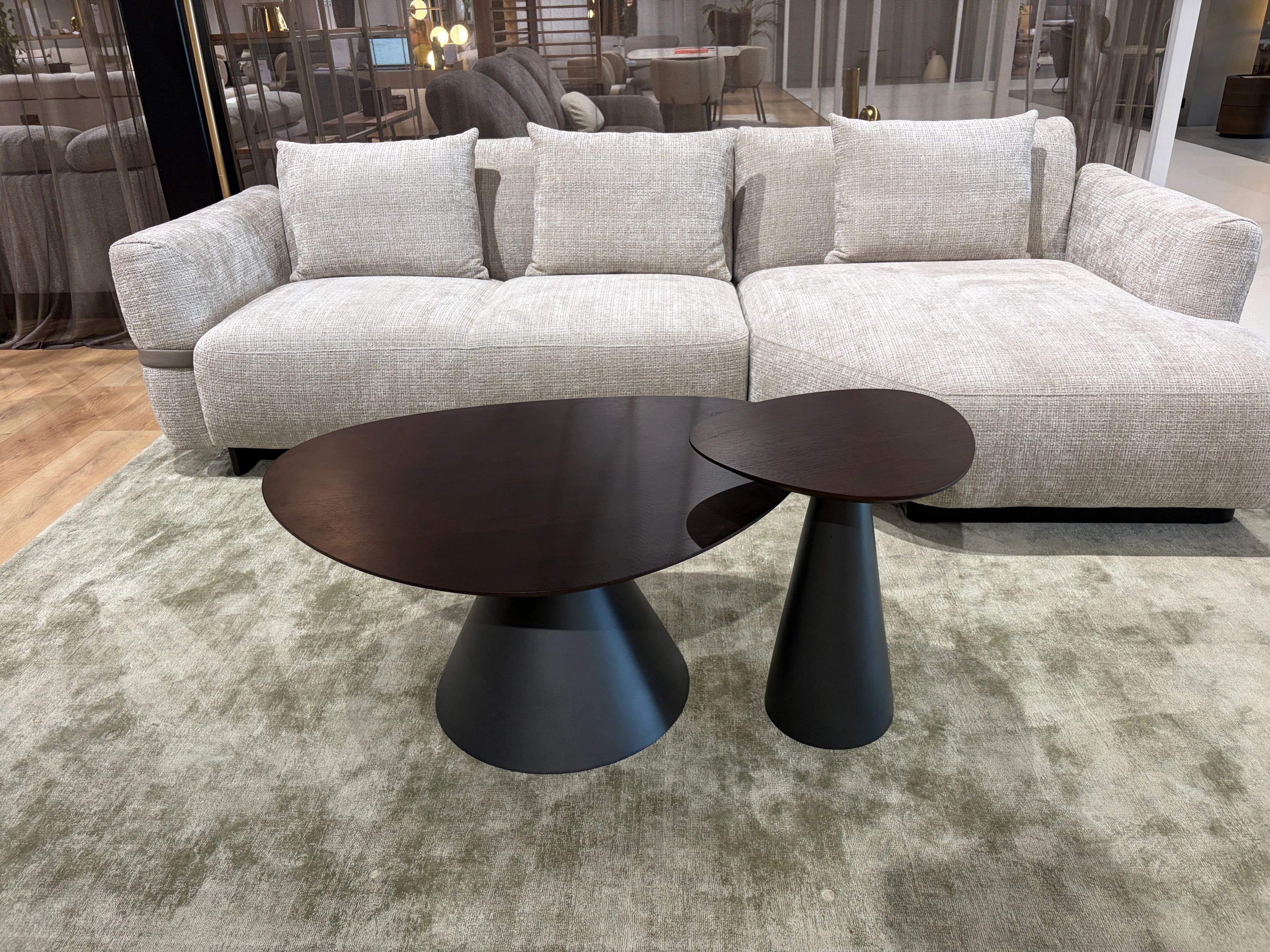 Natuzzi Editions kavos staliukai hourglass red room salone Kaune