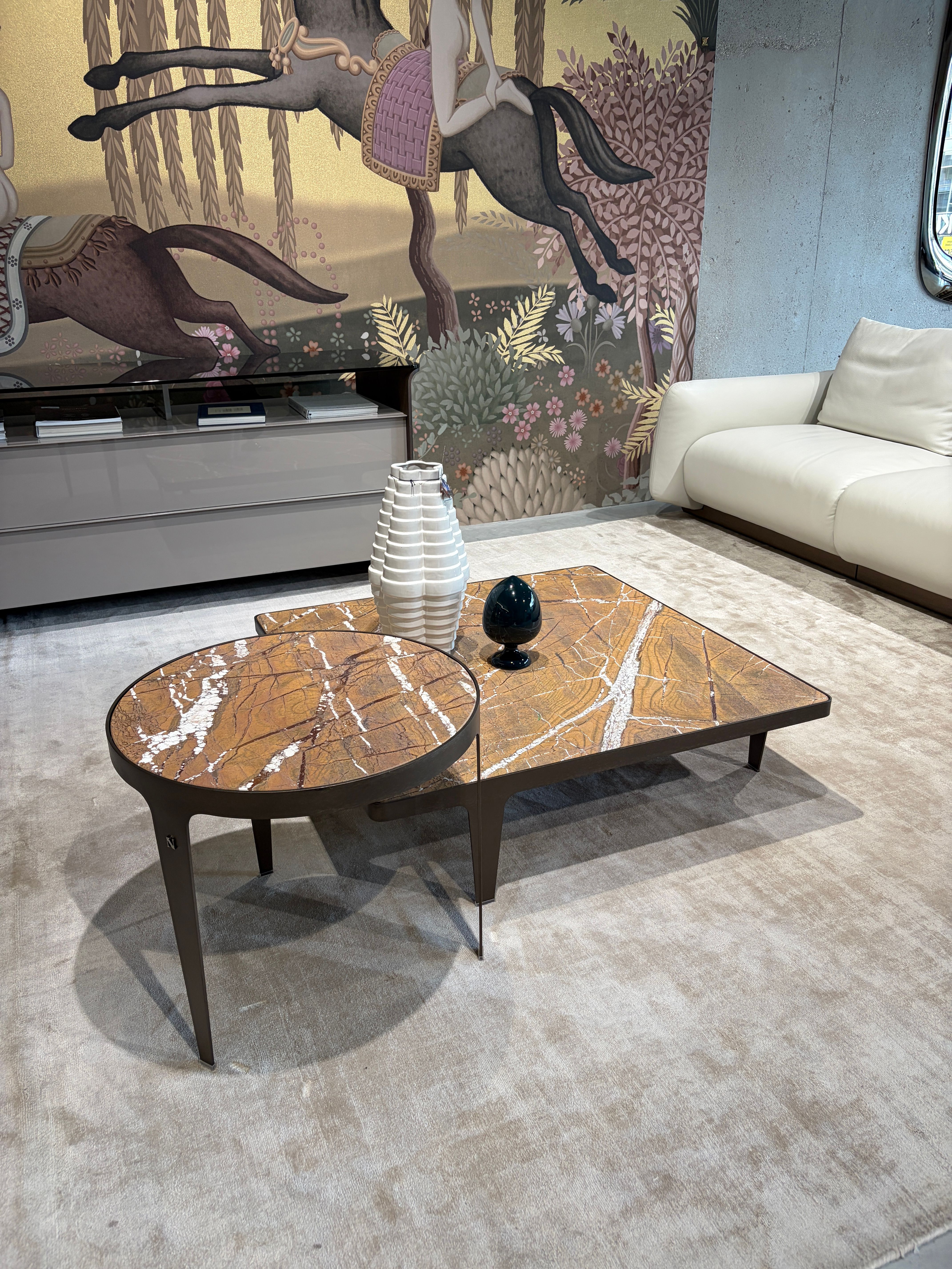 Natuzzi Italia kavos staliukai herman red room salone Kaune