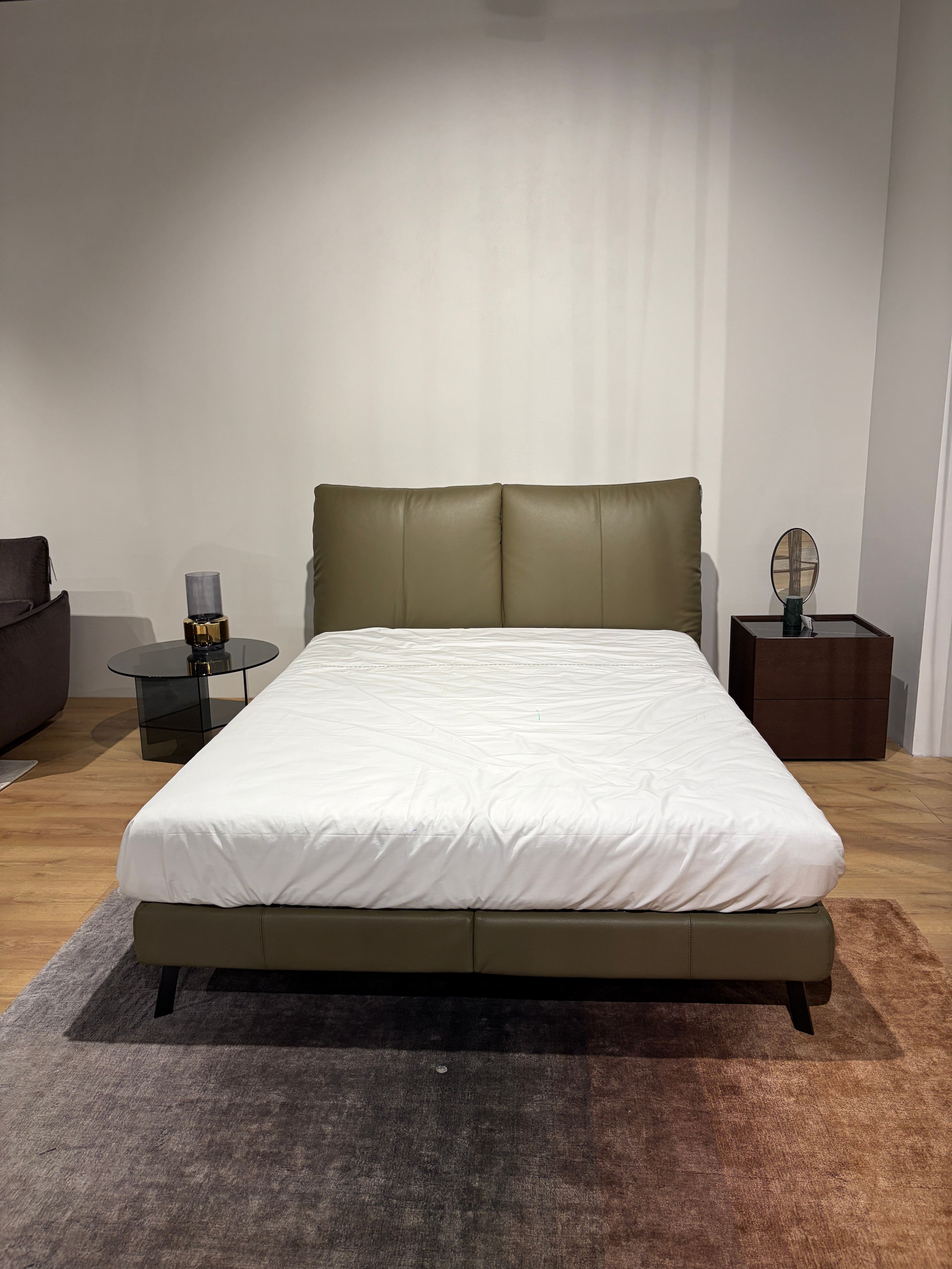 Natuzzi Editions lova New york red room salone Kaune