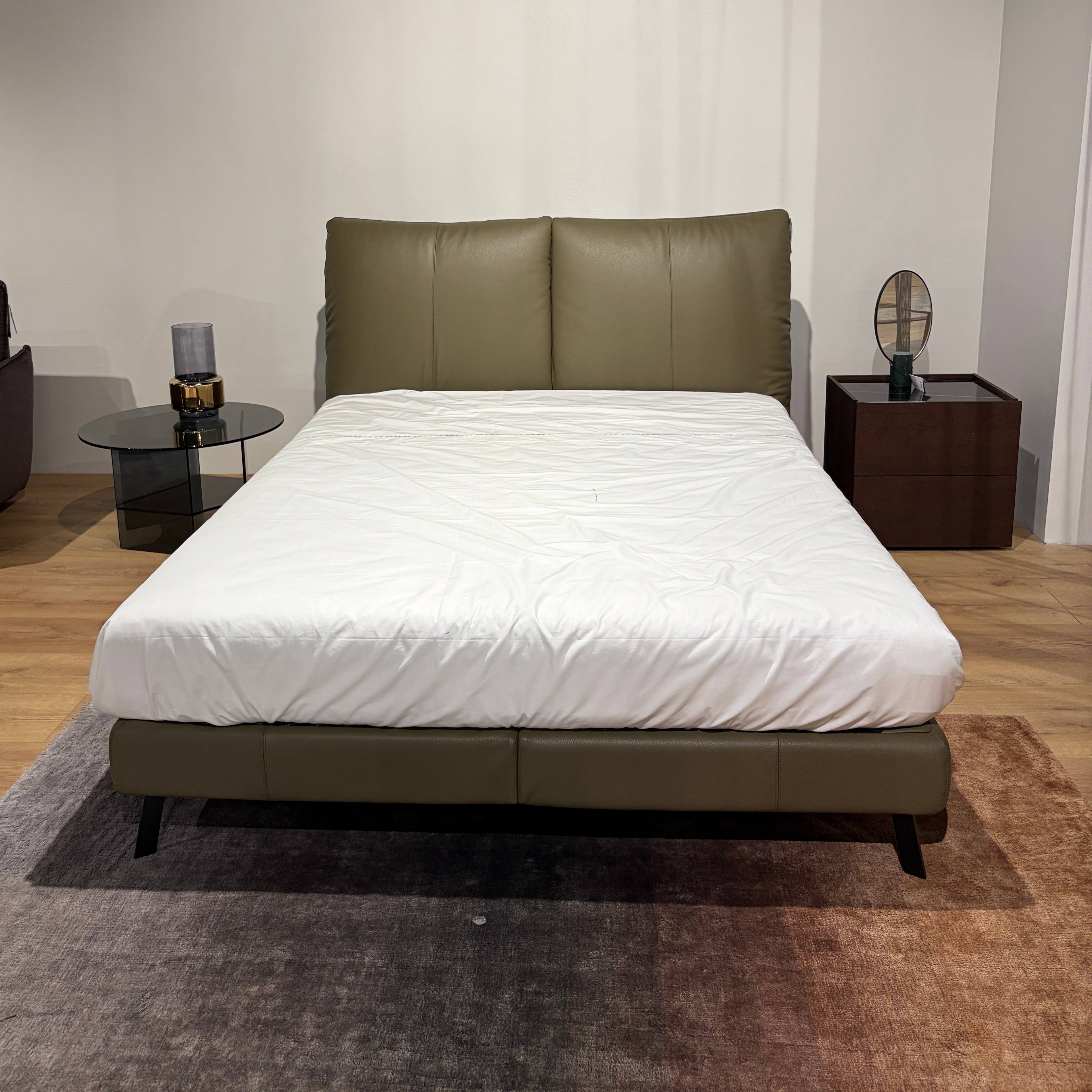 Natuzzi Editions lova New york red room salone Kaune