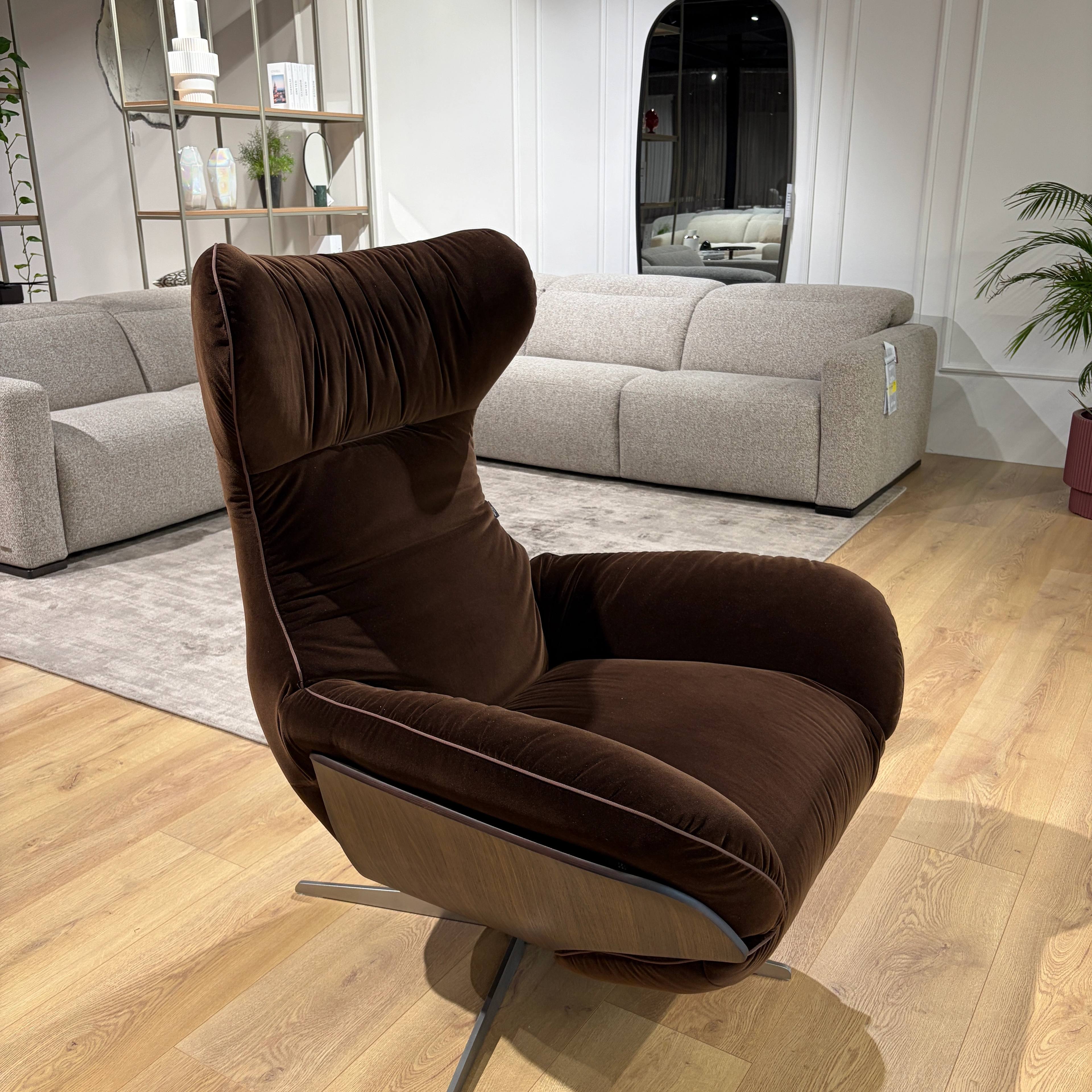 Natuzzi Italia fotelis reglaineris red room salone Kaune