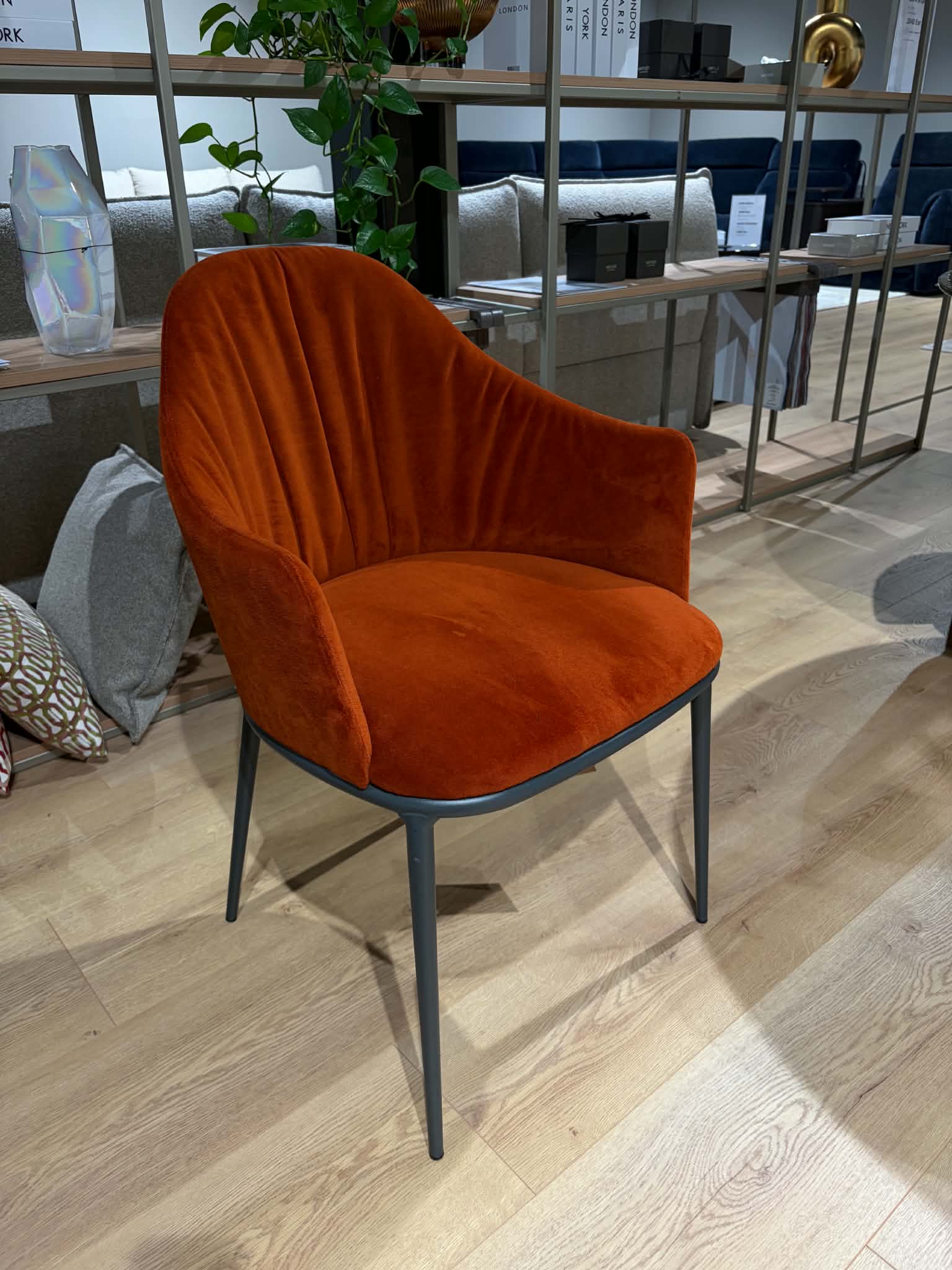Natuzzi Italia sofa Iago red room salone Kaune