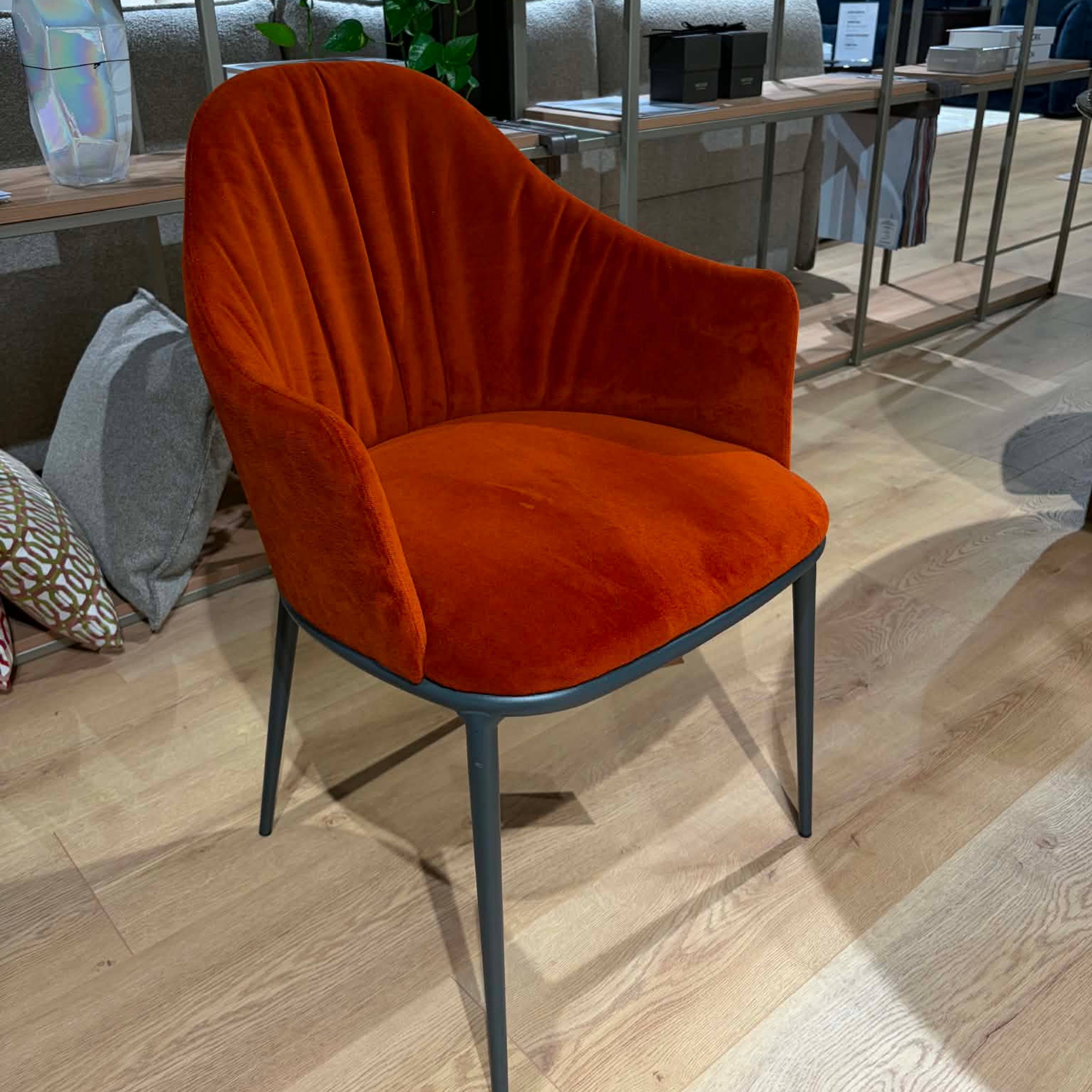 Natuzzi Italia sofa Iago red room salone Kaune