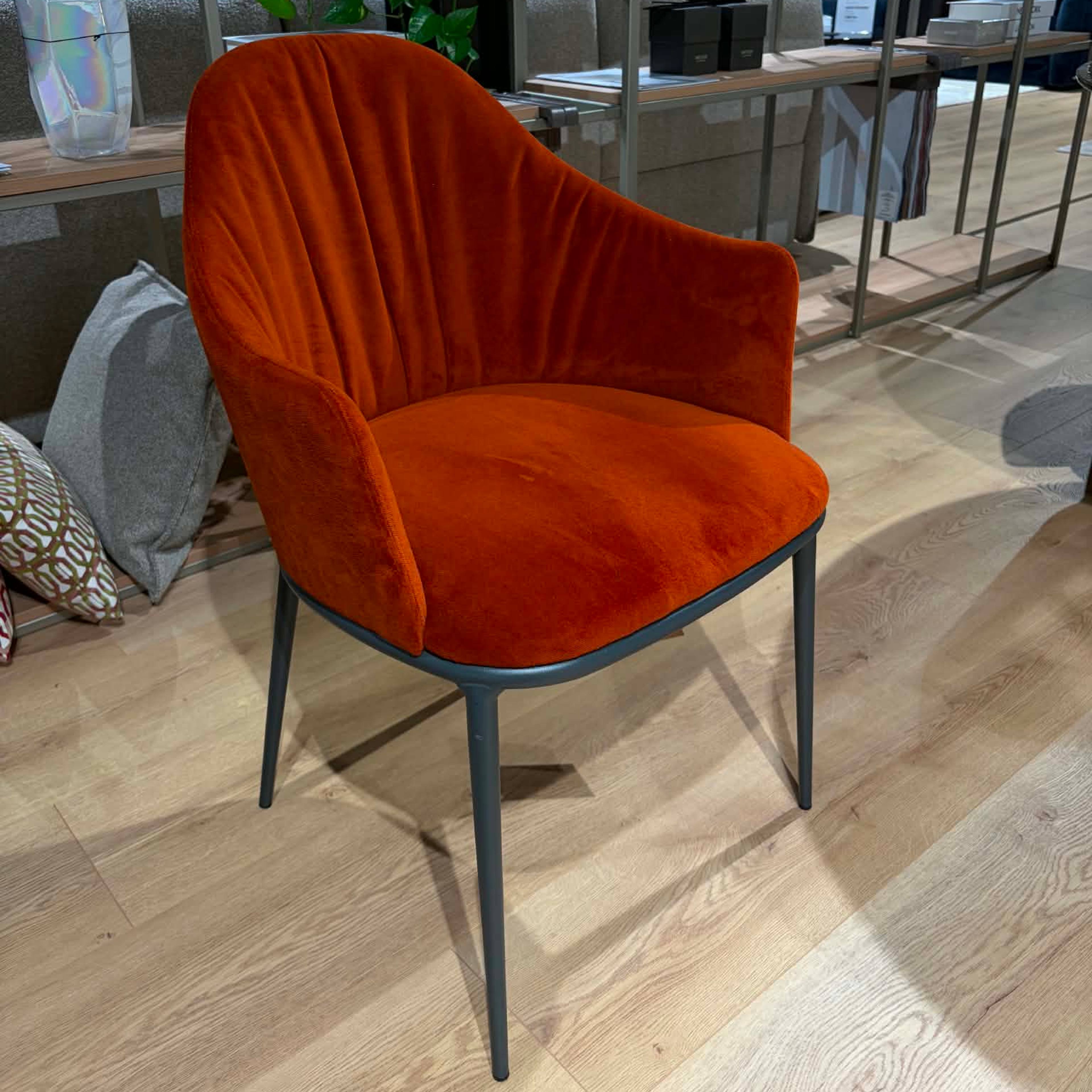 Natuzzi Italia sofa Iago red room salone Kaune