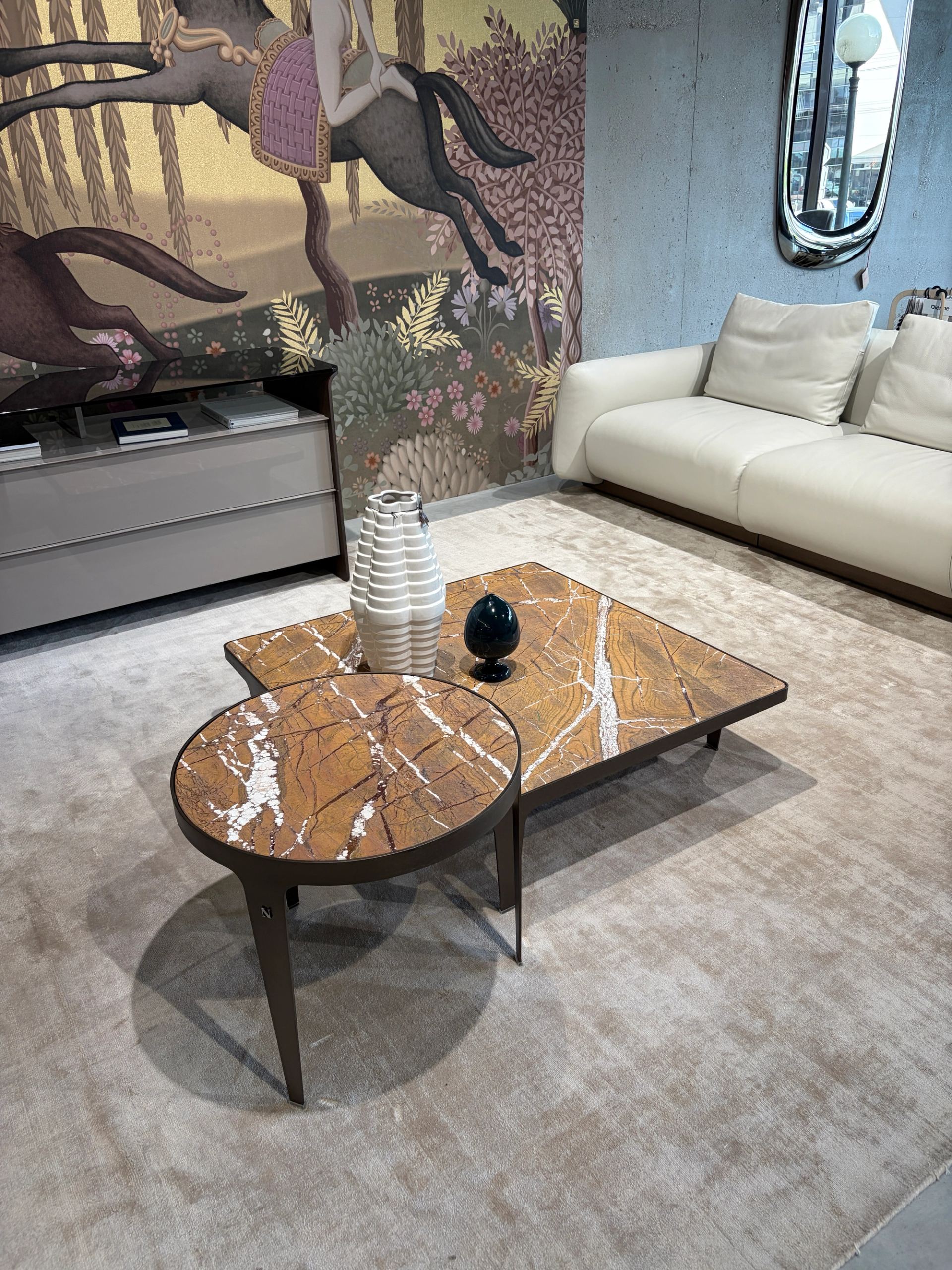 Natuzzi Italia kavos staliukai herman red room salone Kaune