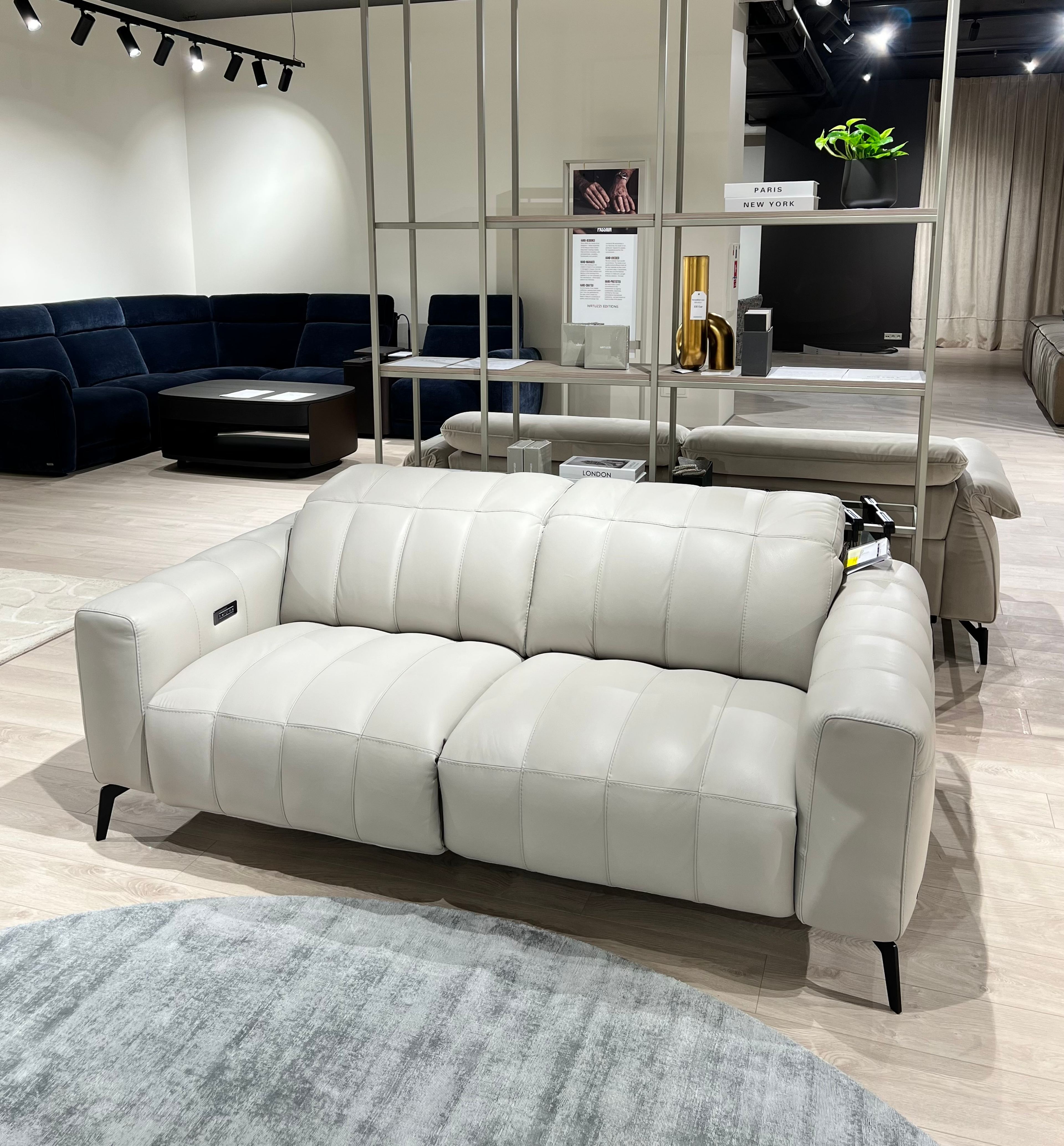 Natuzzi Editions sofa Portento red room salone Vilniuje
