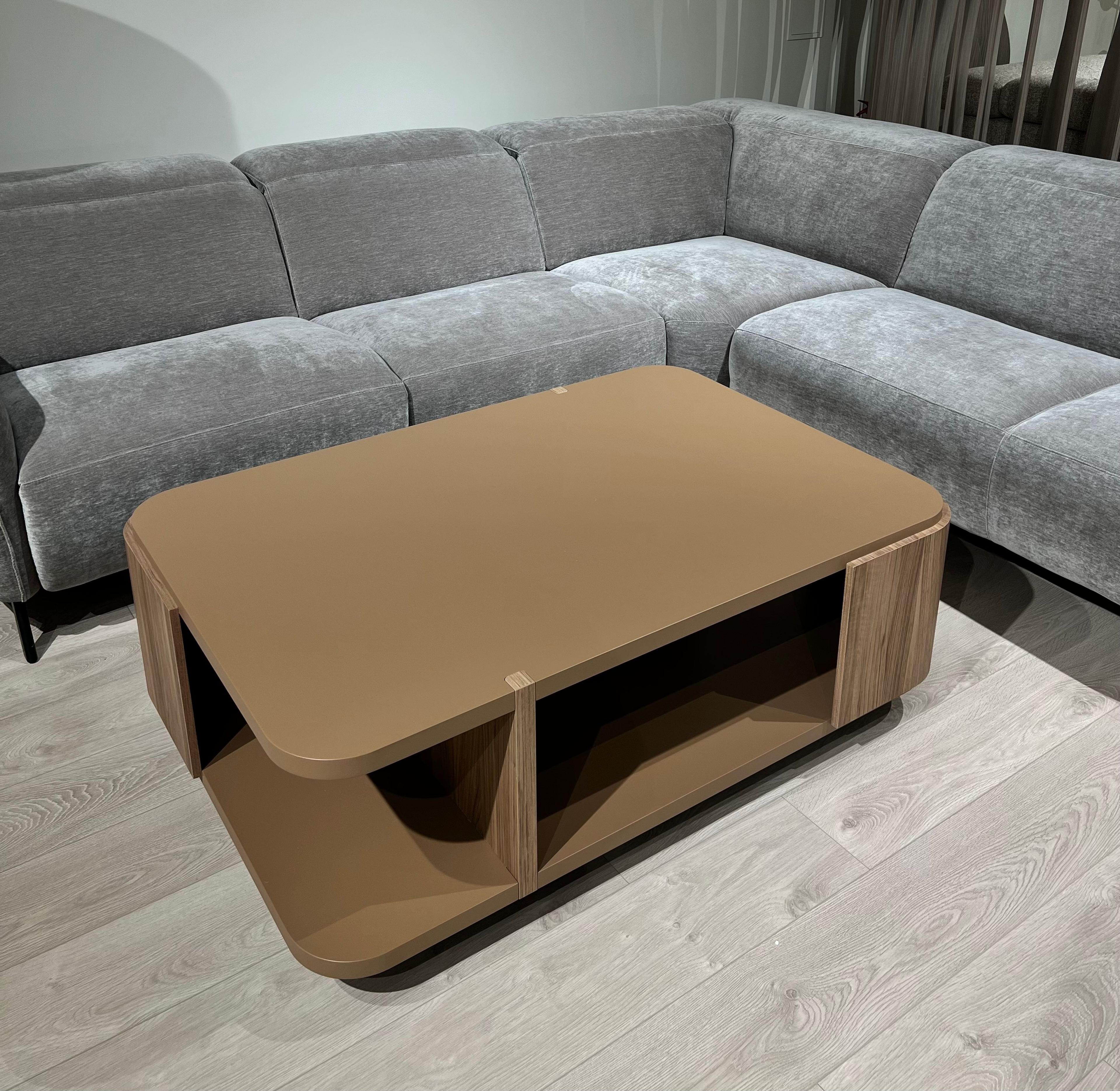 Natuzzi Editions kavos staliukas Gate red room salone Vilniuje