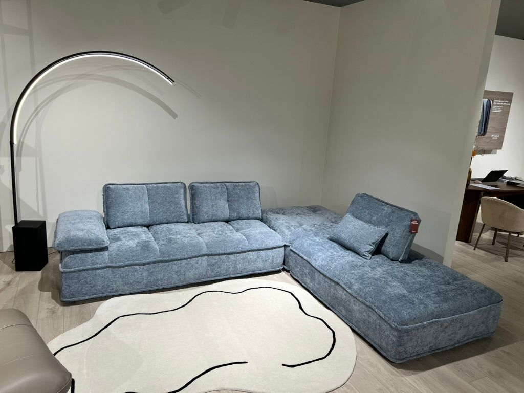 Natuzzi Editions kampinė sofa Pixel red room salone Vilniuje