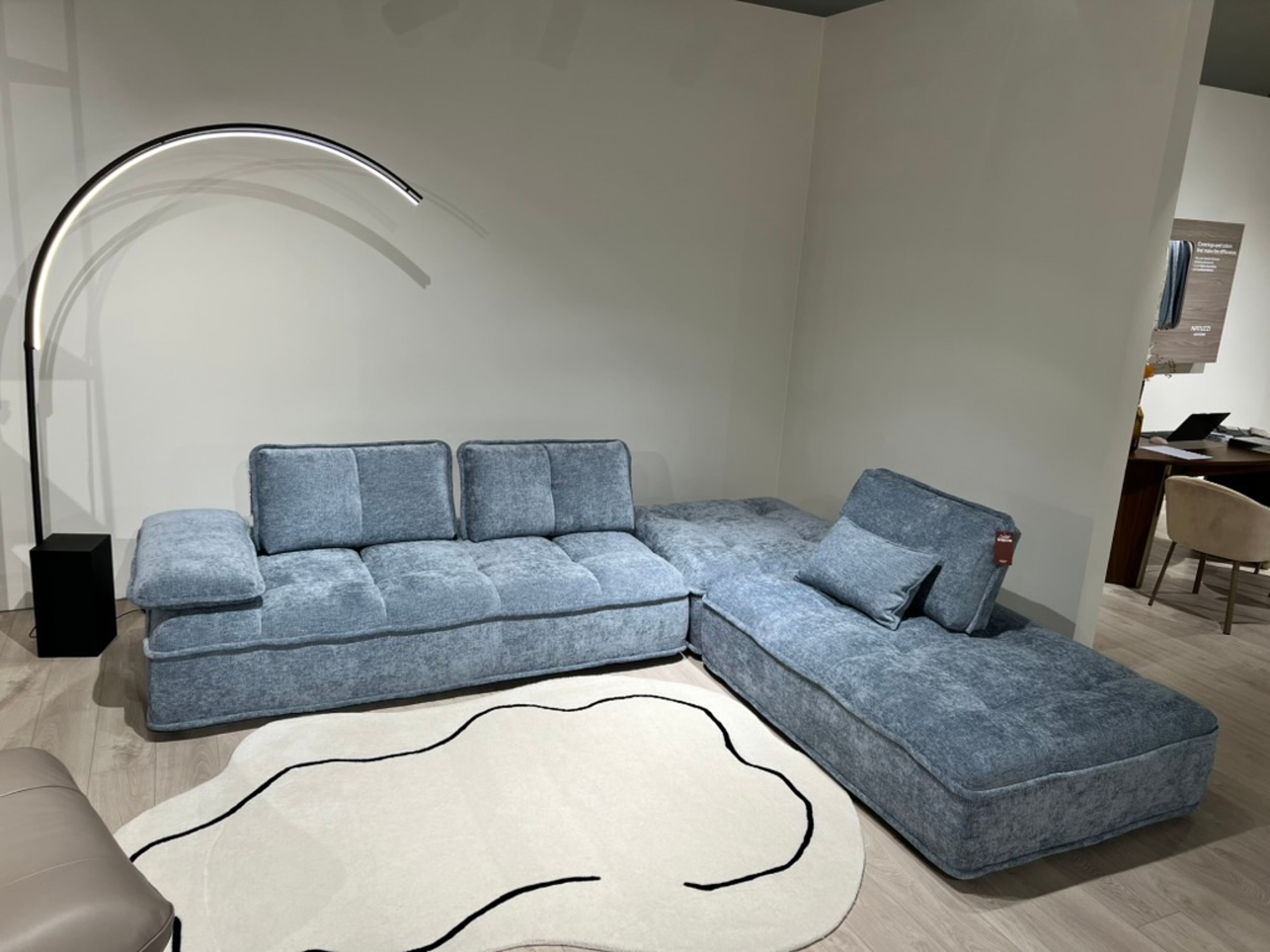 Natuzzi Editions kampinė sofa Pixel red room salone Vilniuje