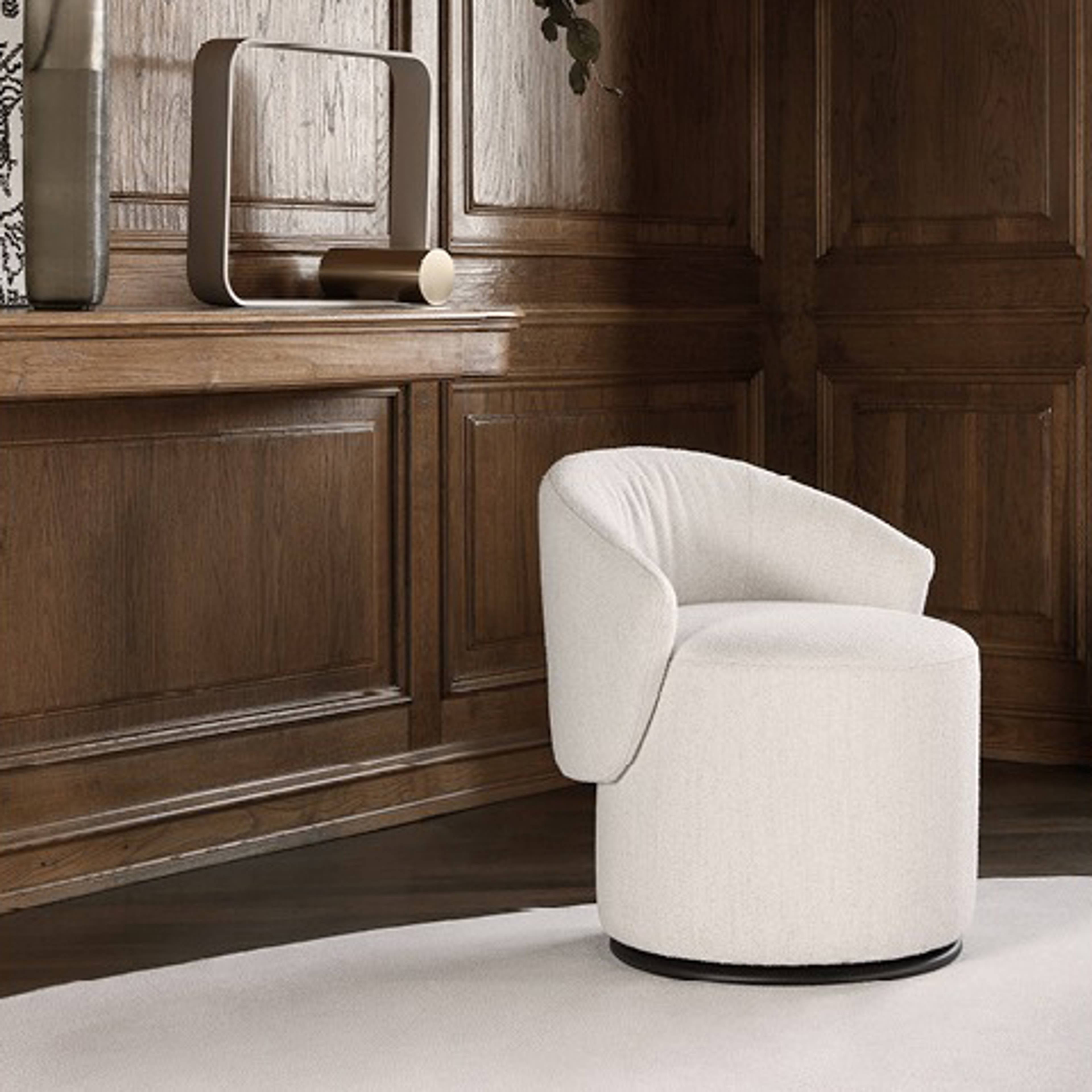 Madeleine Swivel - Nicoline