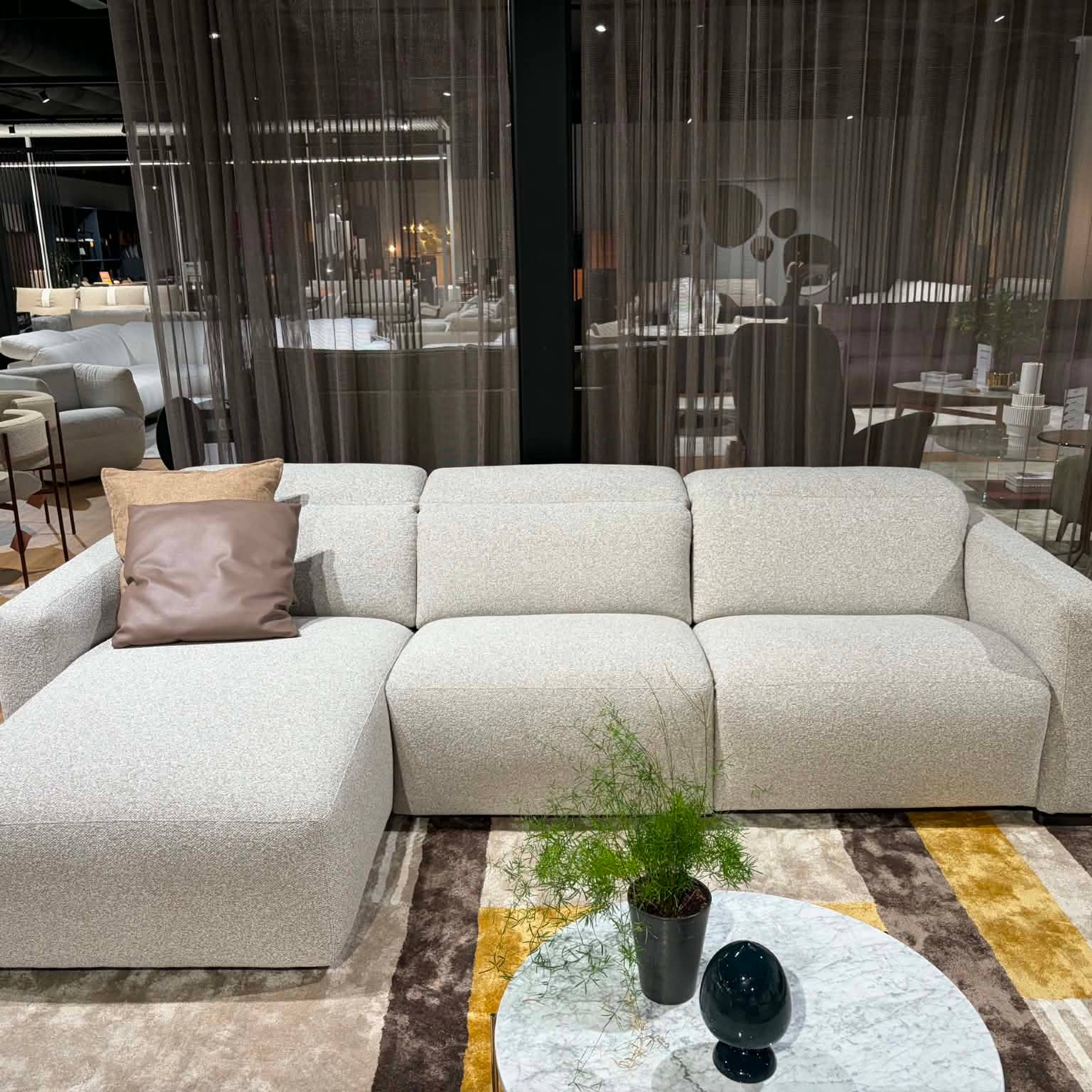 Natuzzi Editions sofa Baltimora red room salone Kaune