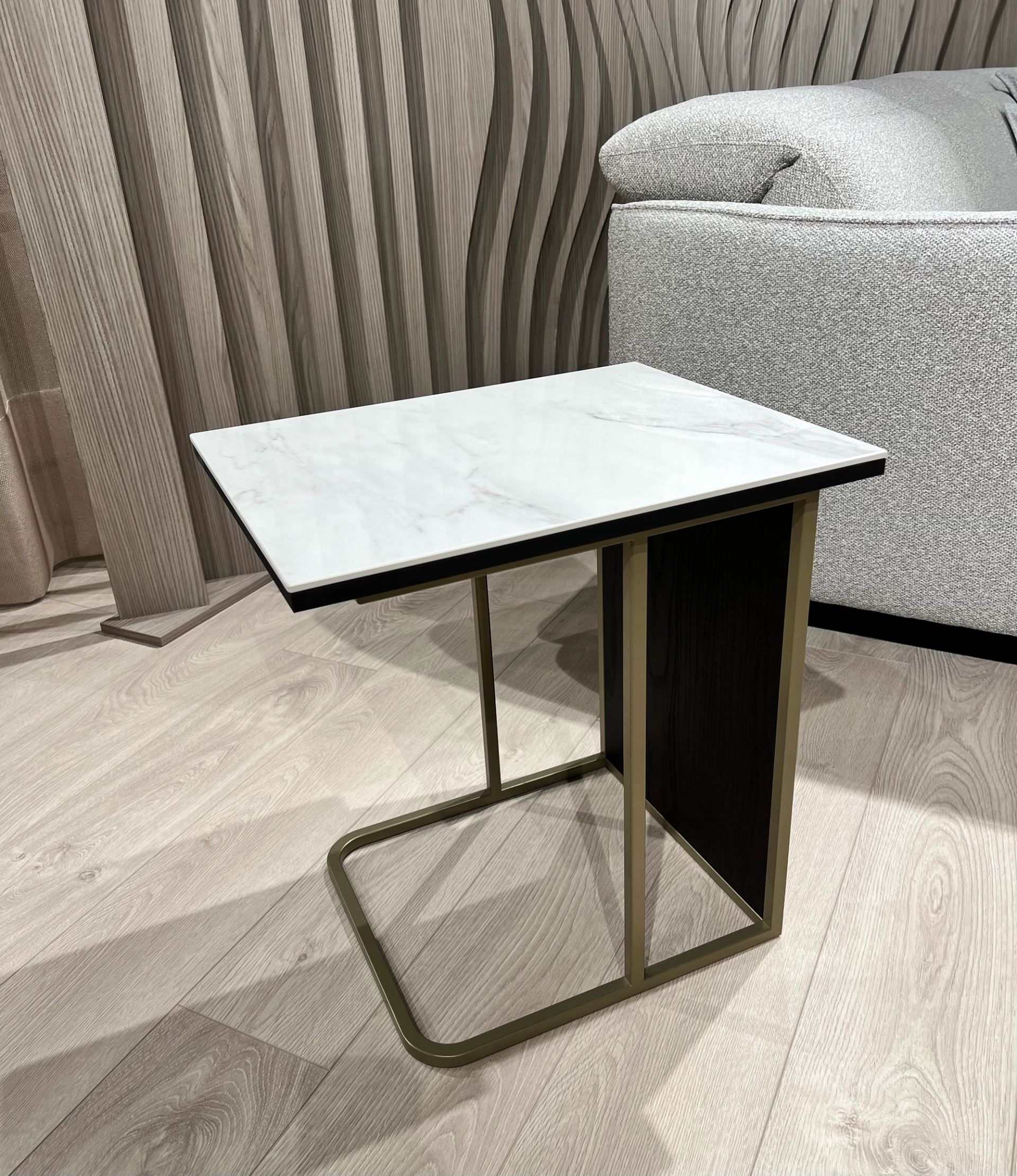 Natuzzi Editions staliukas Como red room salone Vilniuje