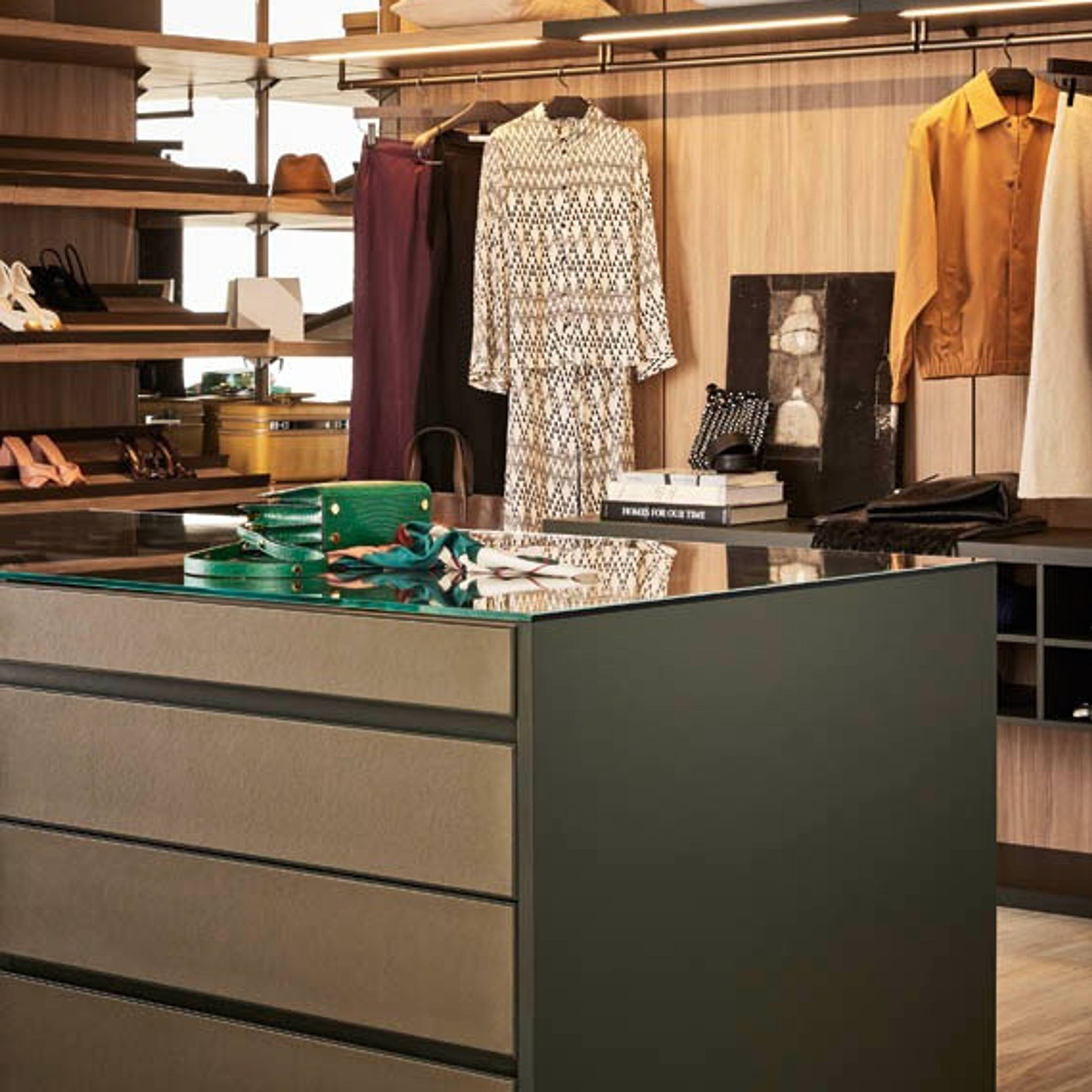 wardrobes and Walk-In Closet Island up – Pianca