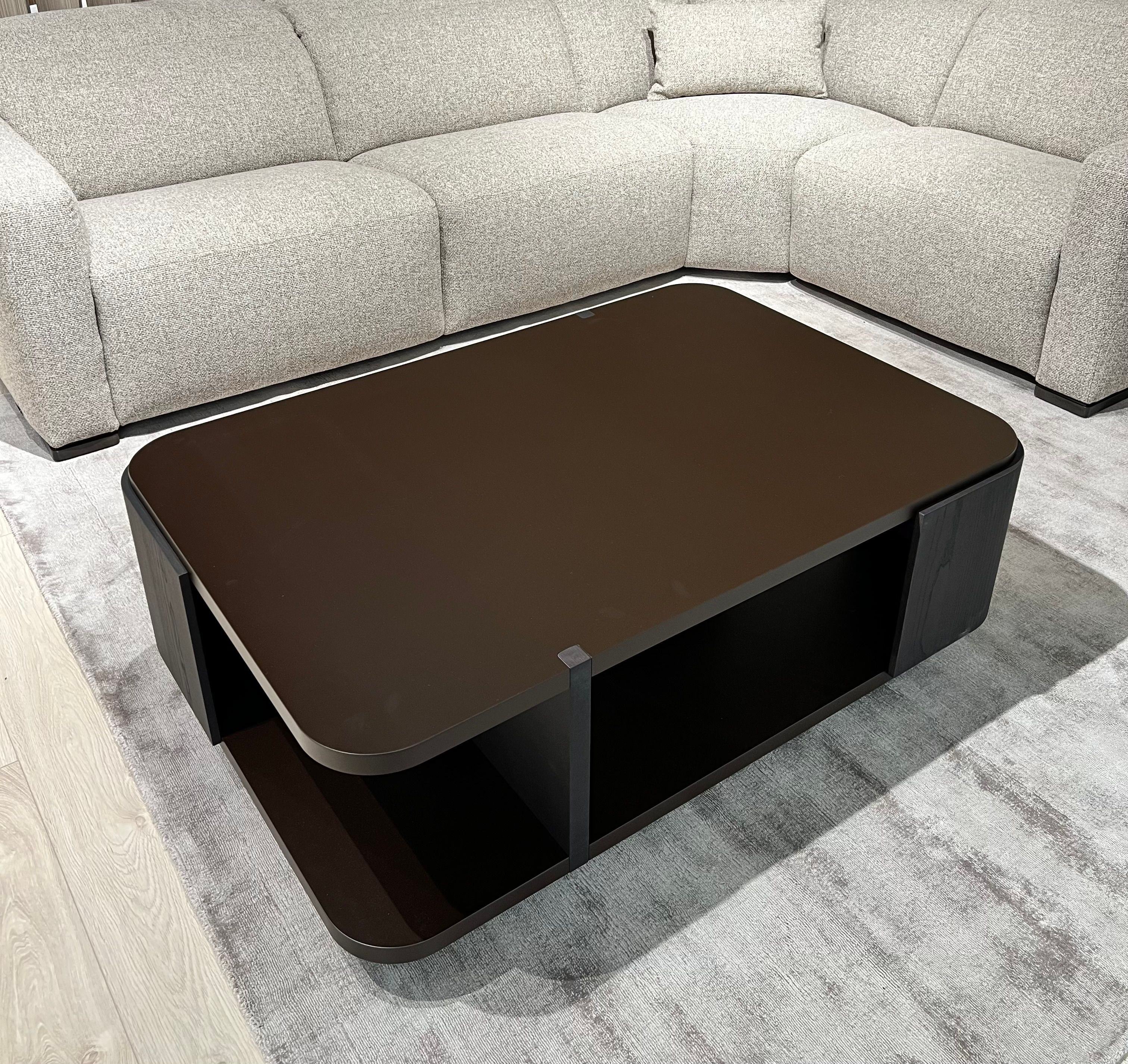 Natuzzi Editions kavos staliukas Gate red room salone Vilniuje