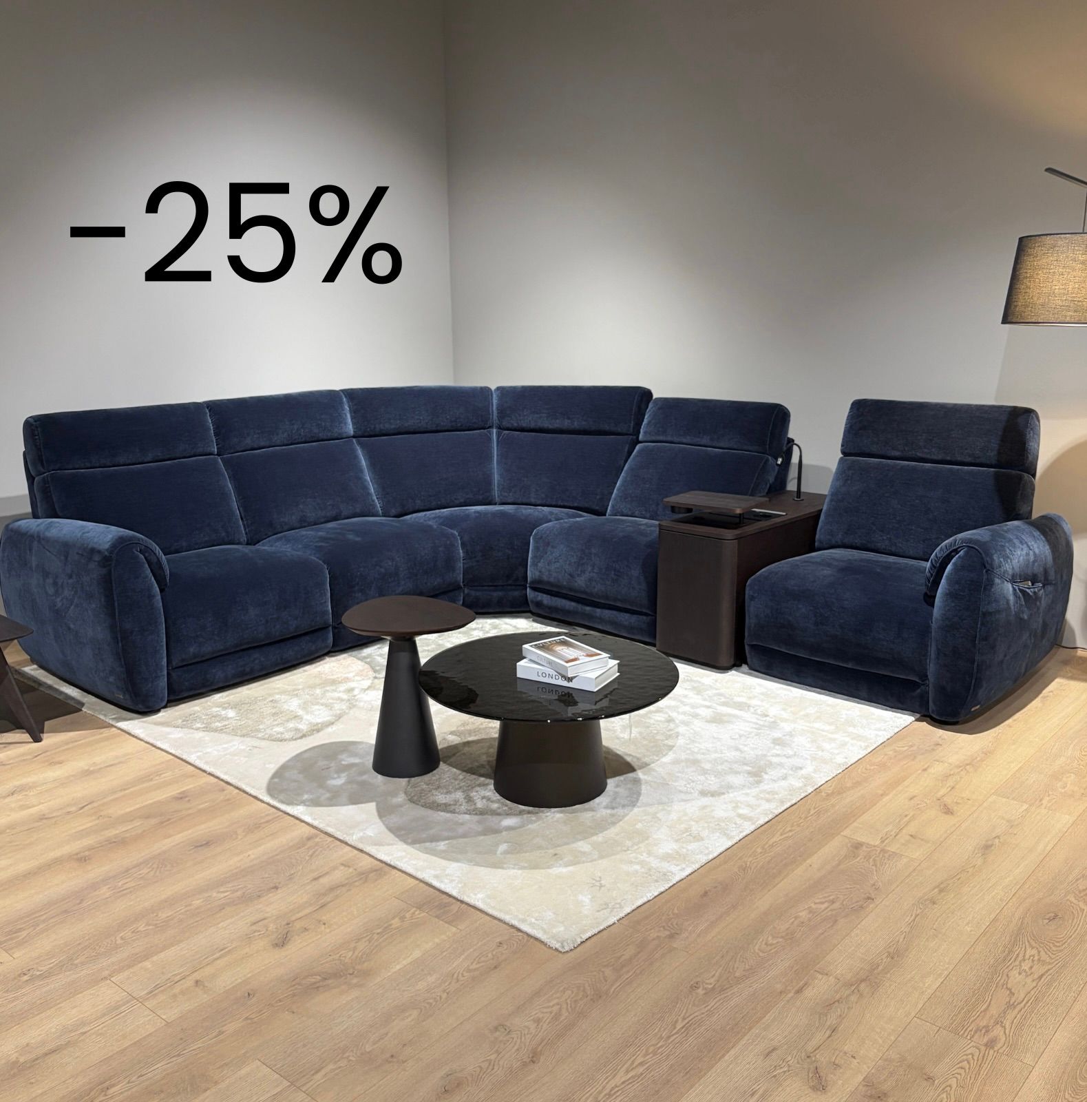 Natuzzi Editions kampinė sofa Nuvia red room salone Vilniuje