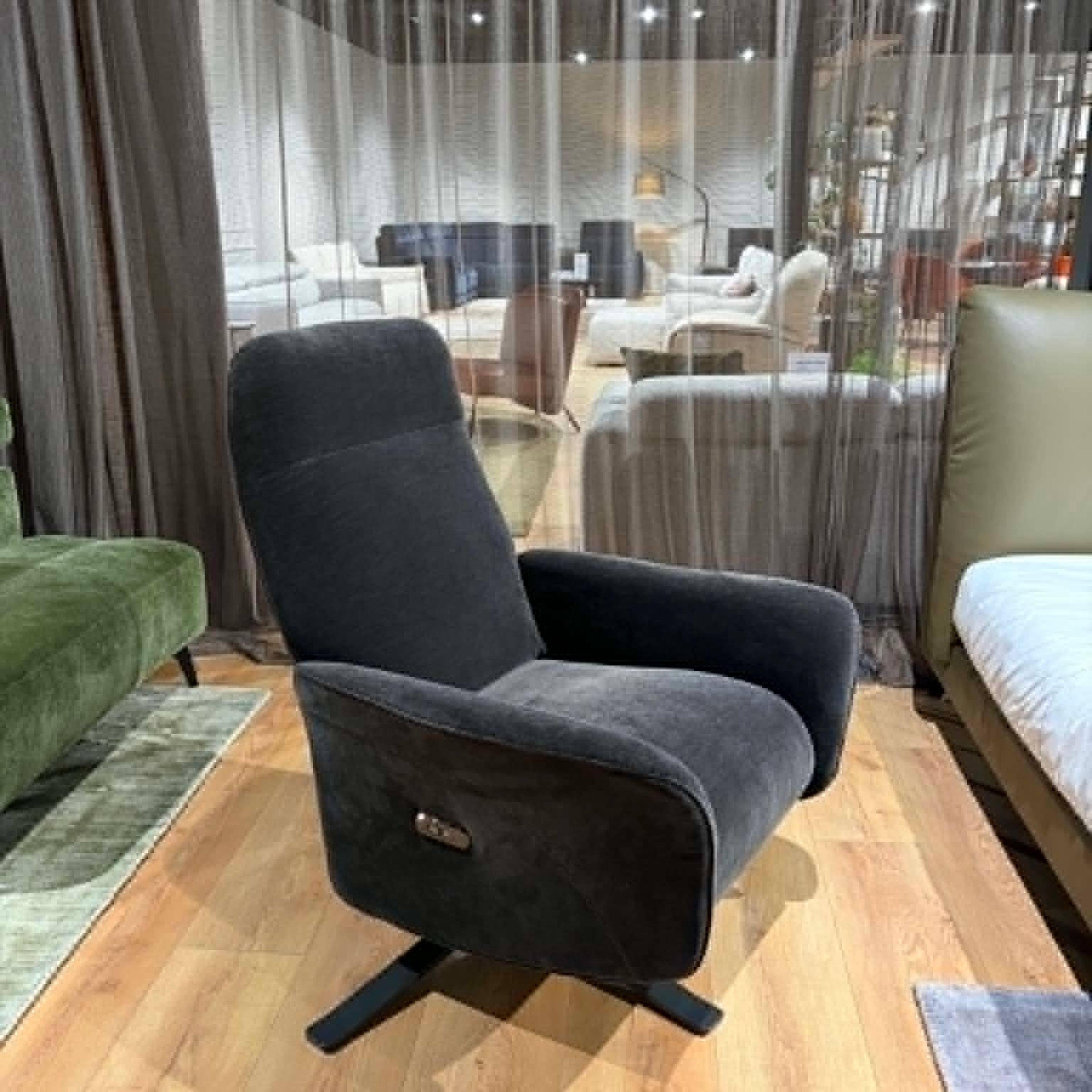 Natuzzi Editions fotelis sidney red room salone Kaune