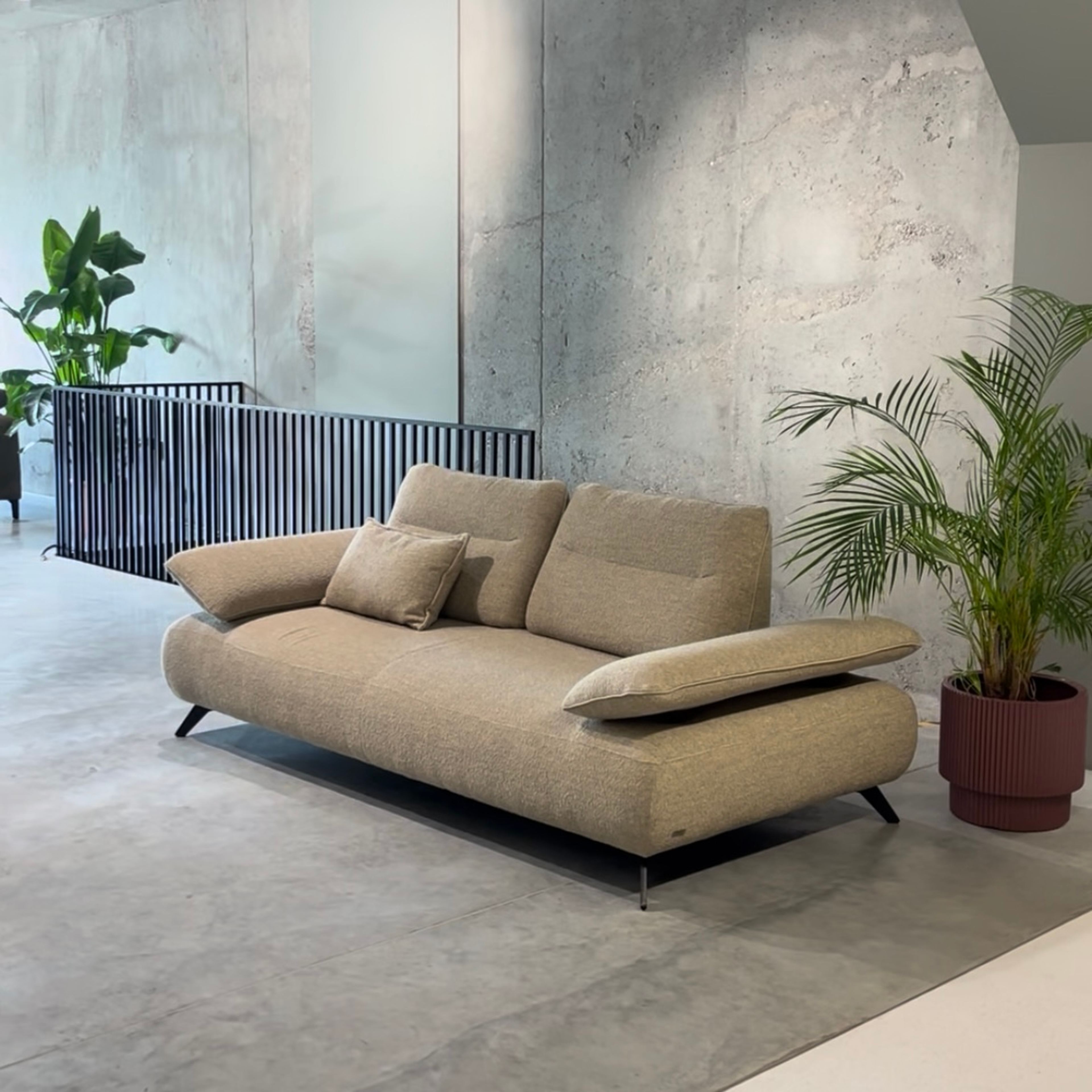 Natuzzi Editions sofa Valencia red room salone Kaune