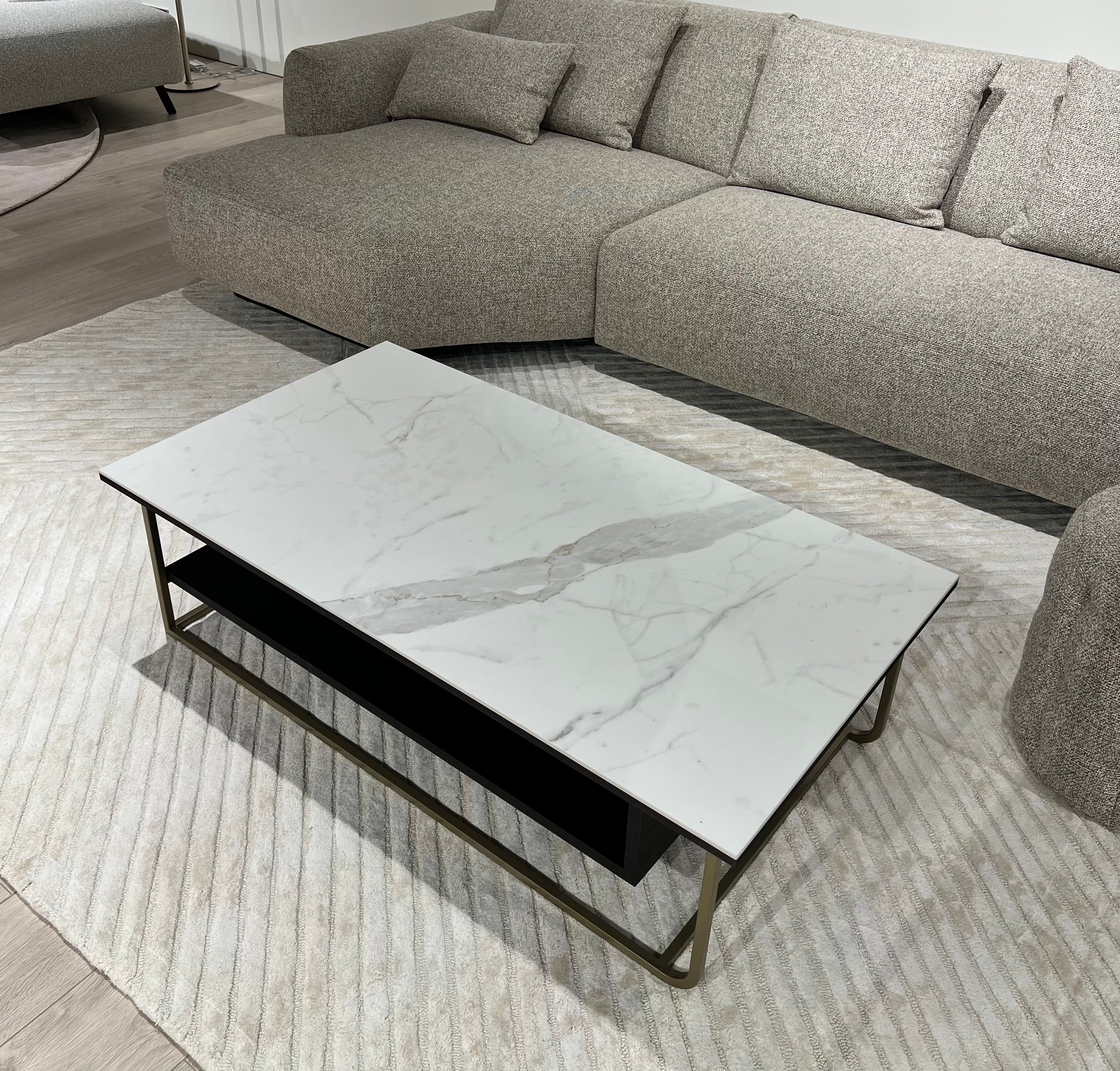 Natuzzi Editions kavos staliukas Como red room salone Vilniuje