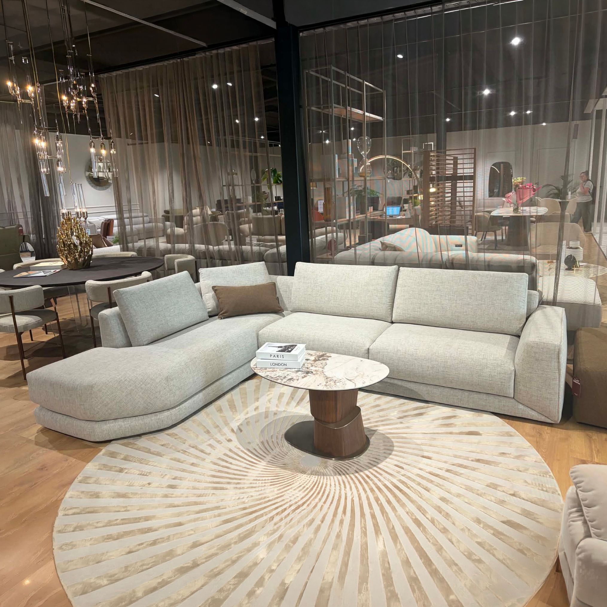Natuzzi Editions sofa Kartun red room salone Kaune