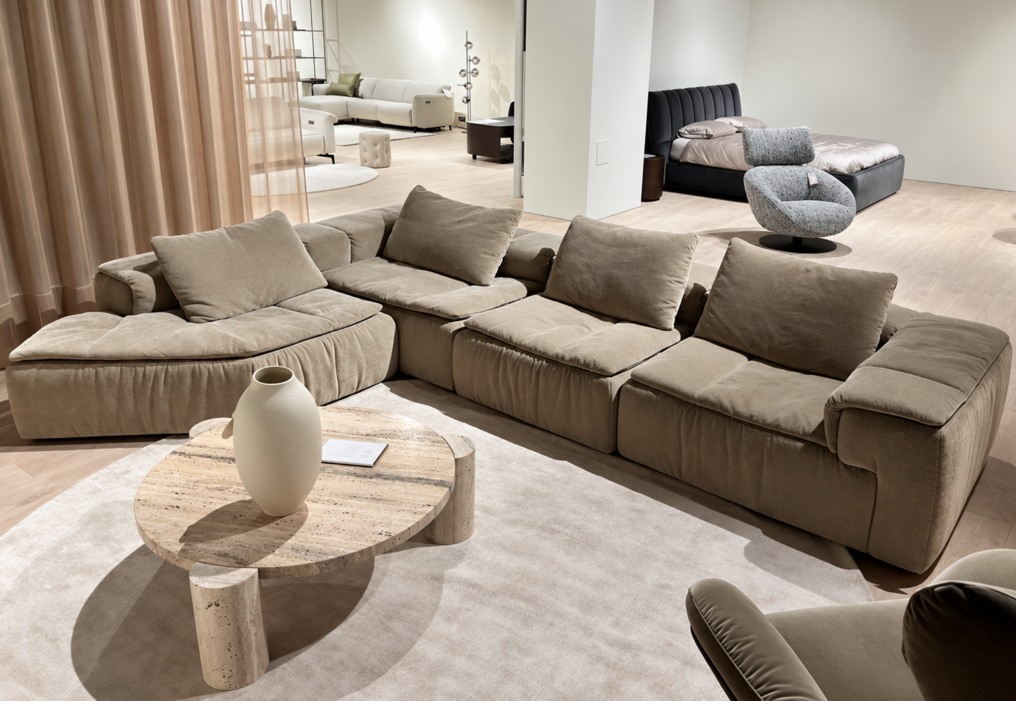 Natuzzi Italia kampinė sofa Amama red room salone Vilniuje