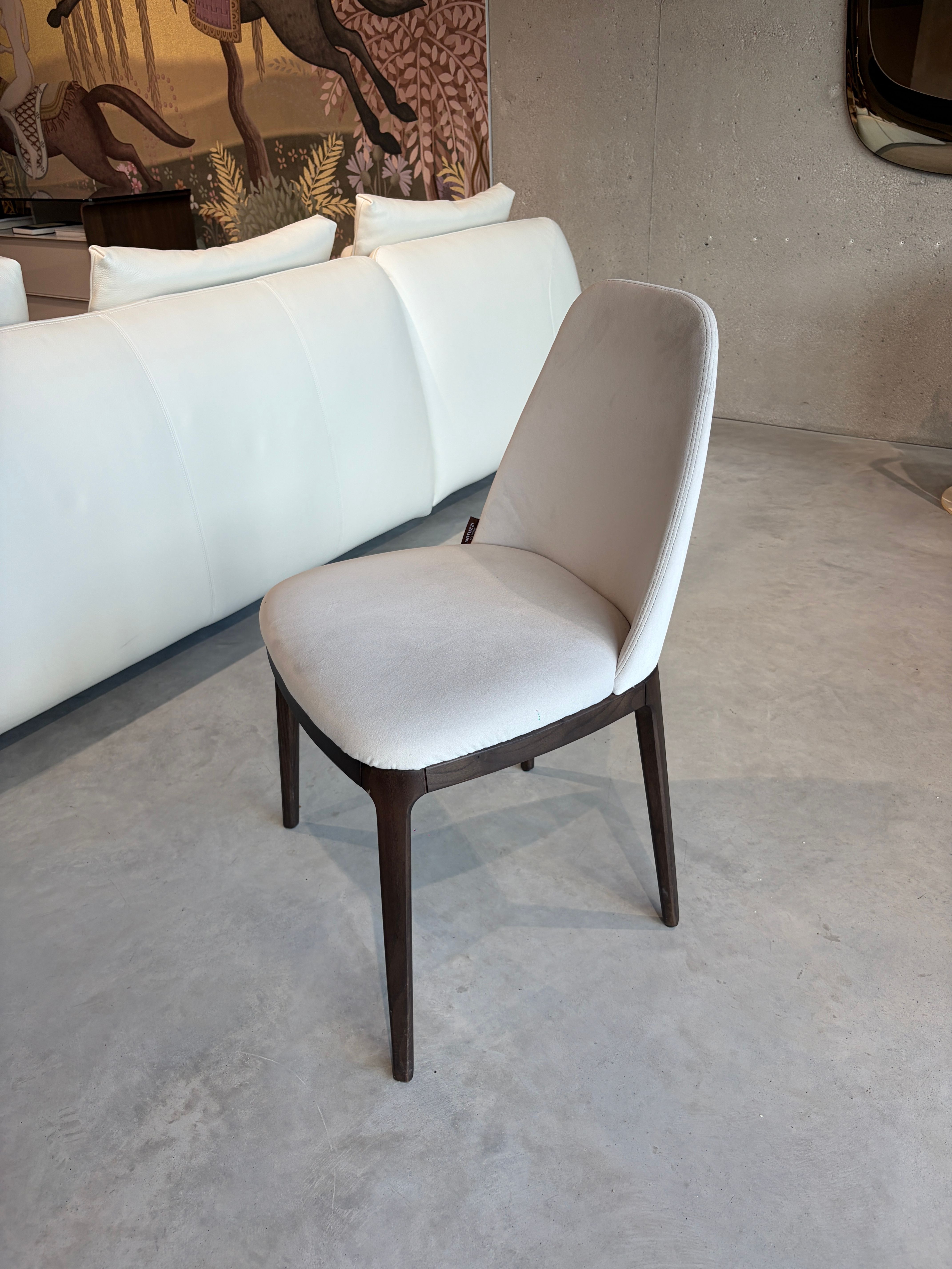Natuzzi Editions kede Nirvana red room salone Kaune