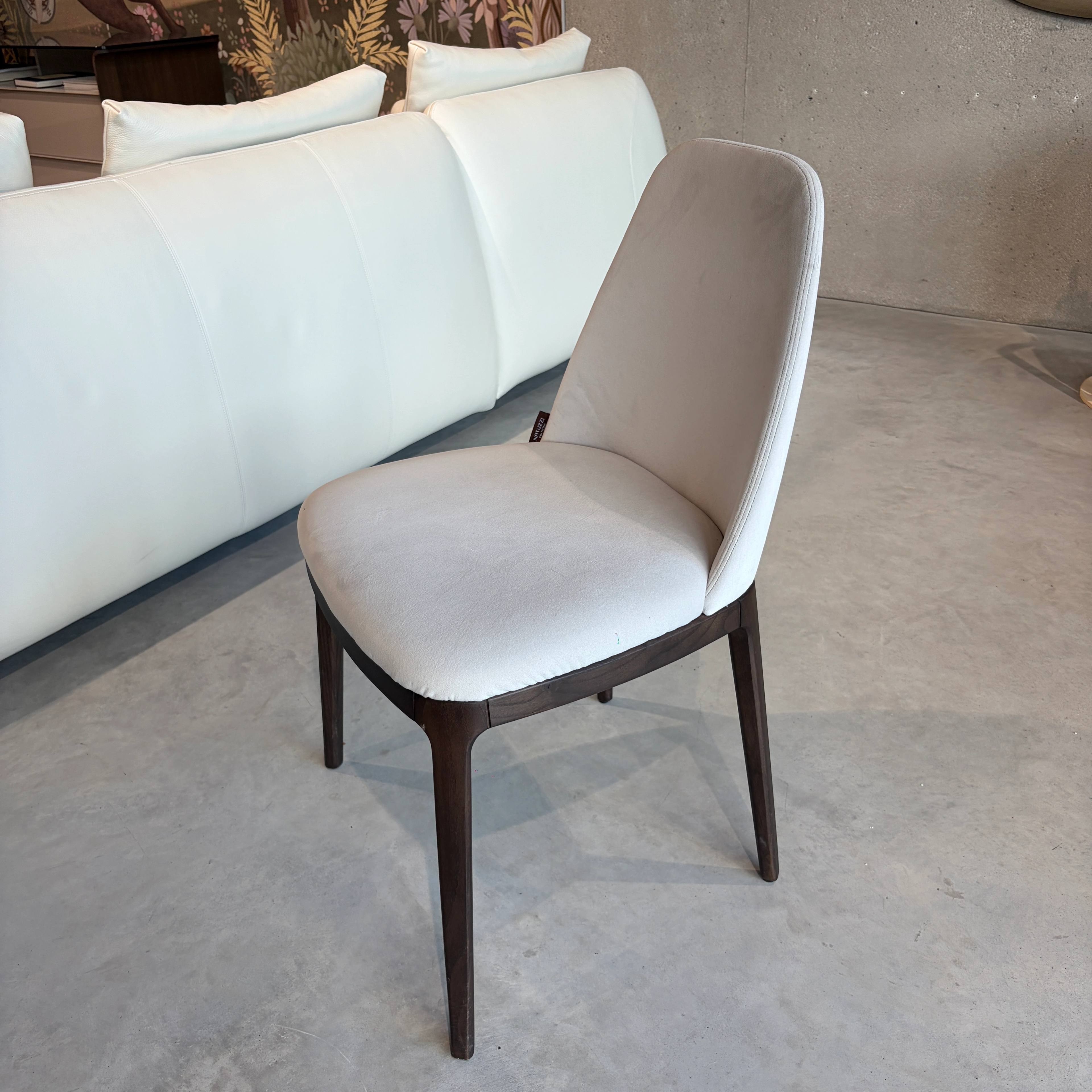 Natuzzi Editions kede Nirvana red room salone Kaune