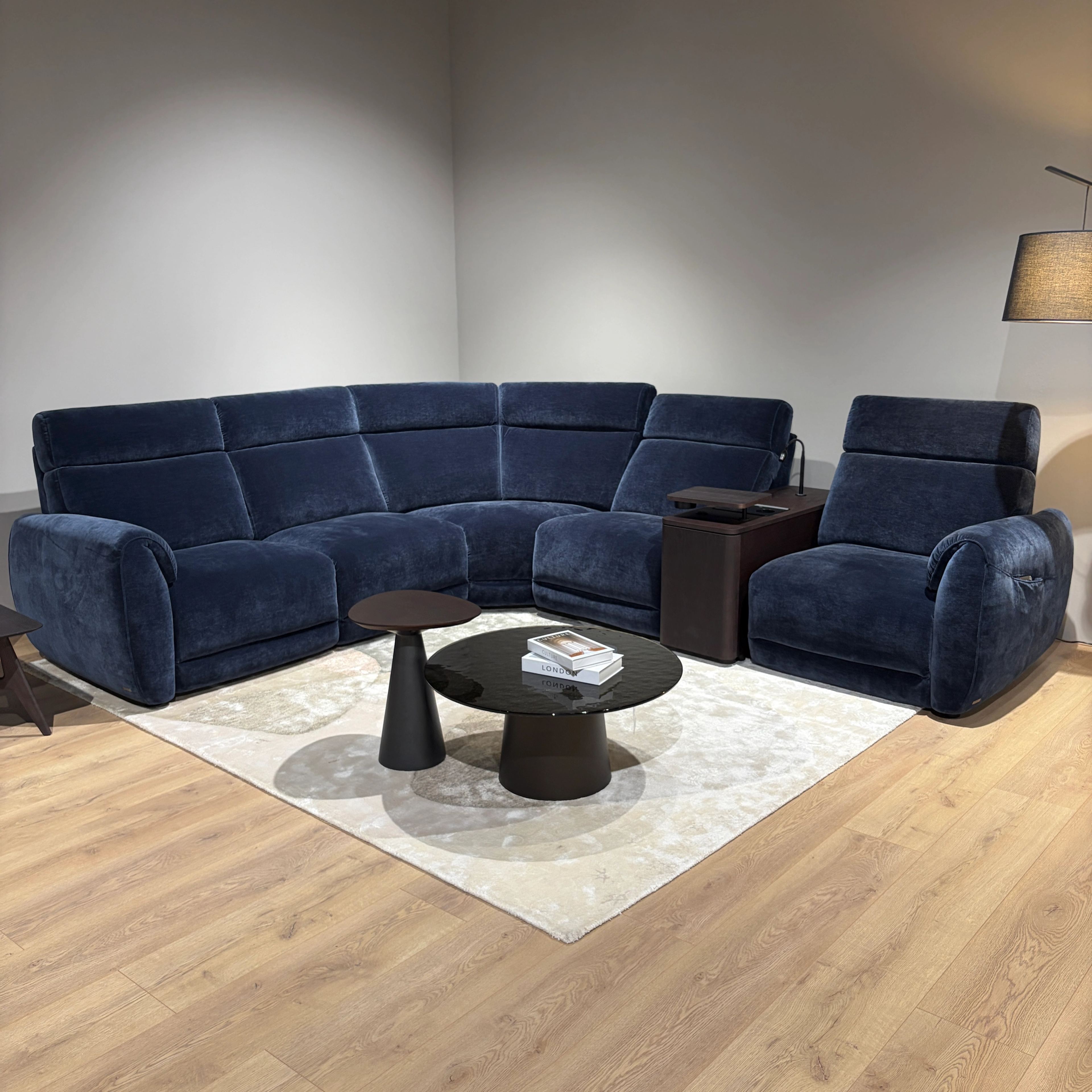 Natuzzi Editions kampinė sofa Nuvia red room salone Kaune