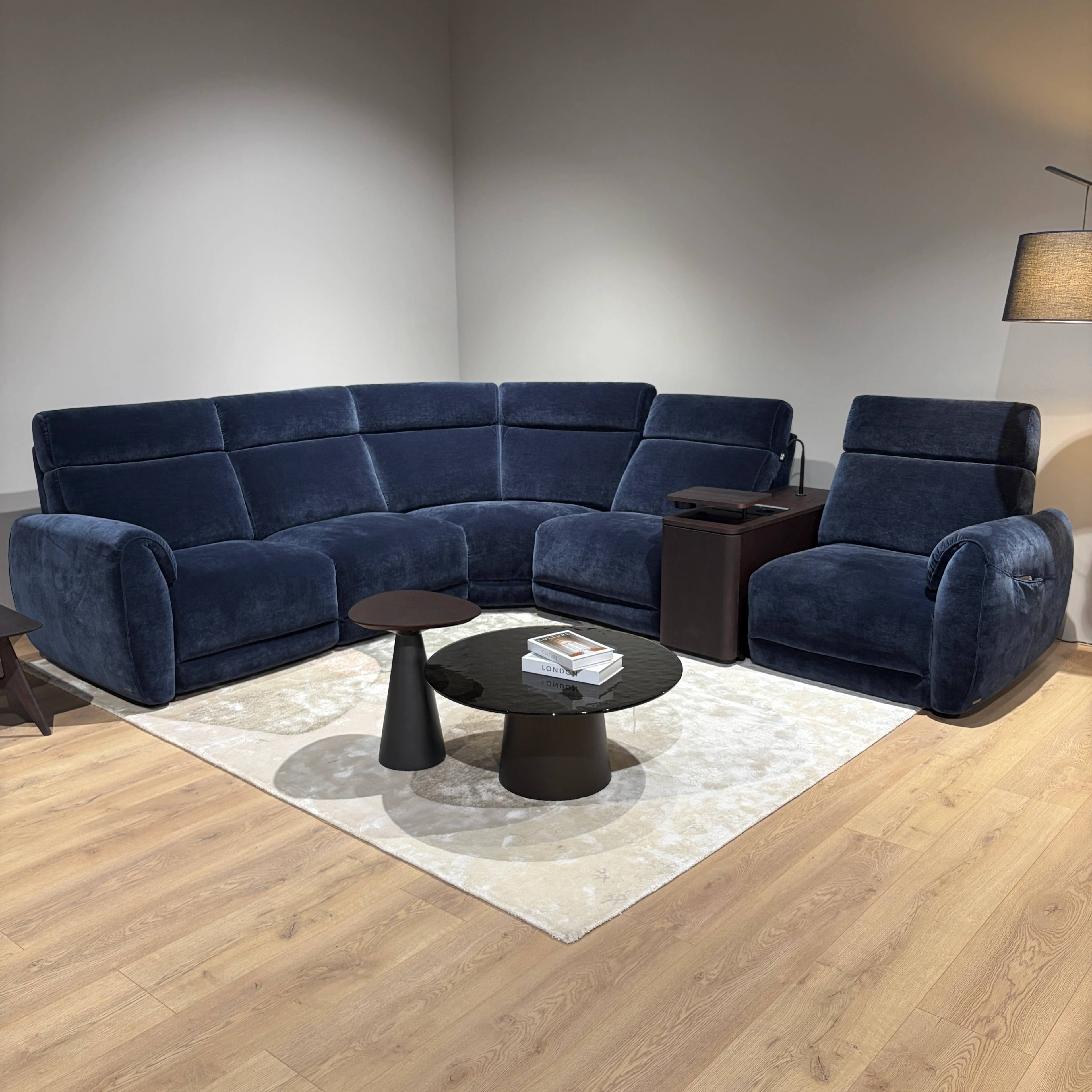 Natuzzi Editions kampinė sofa Nuvia red room salone Kaune