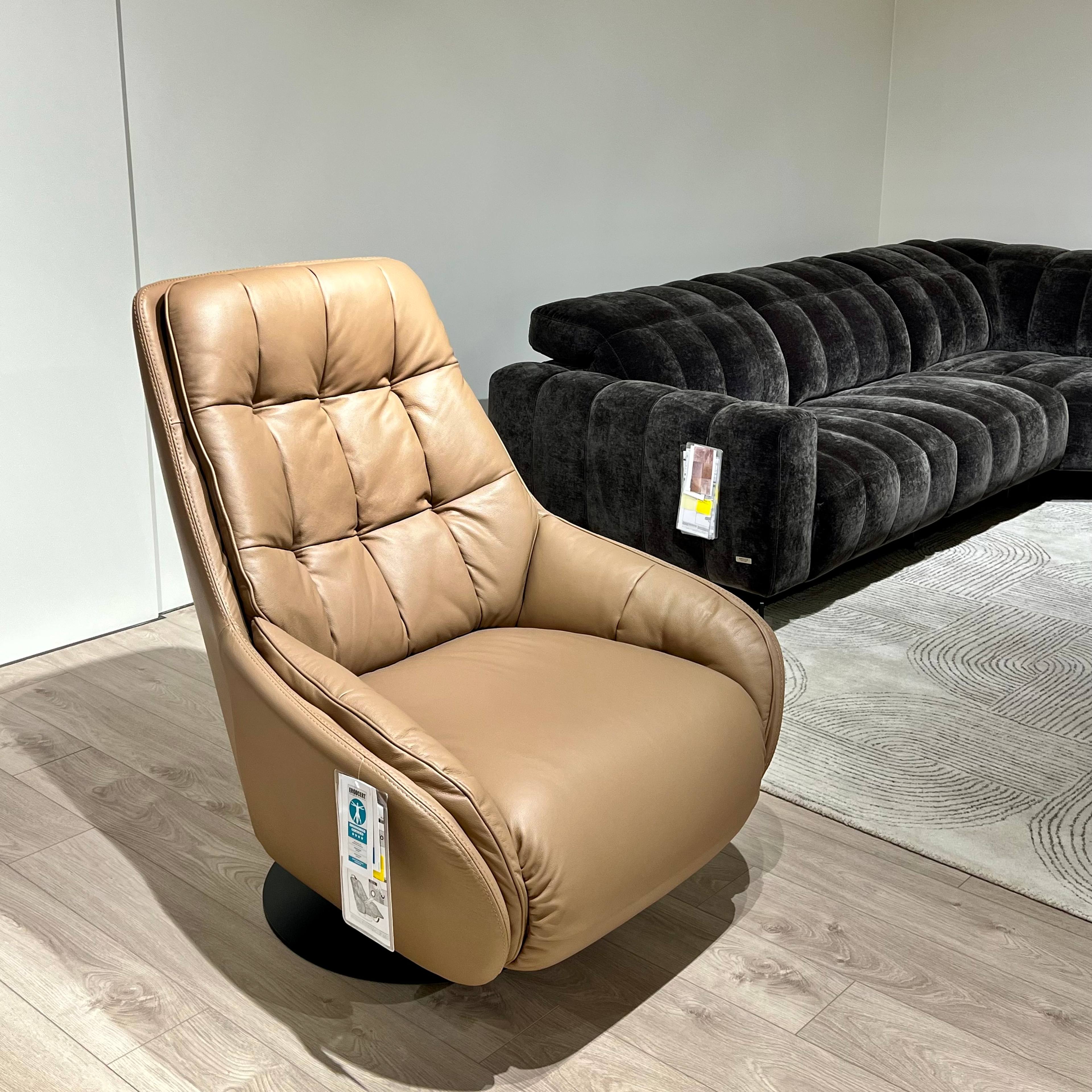 Natuzzi Editions fotelis reklaineris Levante red room salone Vilniuje