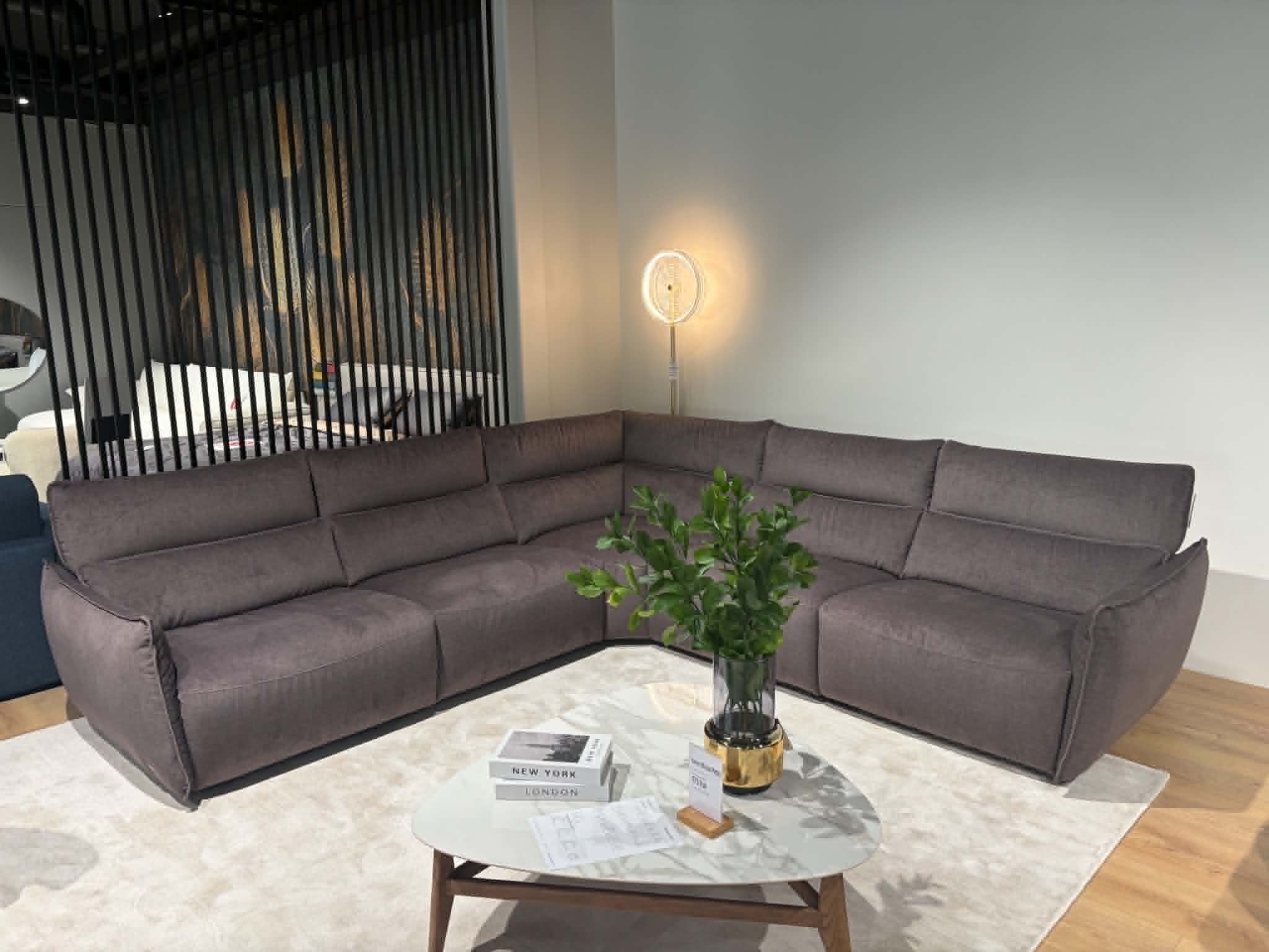Natuzzi Editions sofa Stupore kampas red room salone Kaune