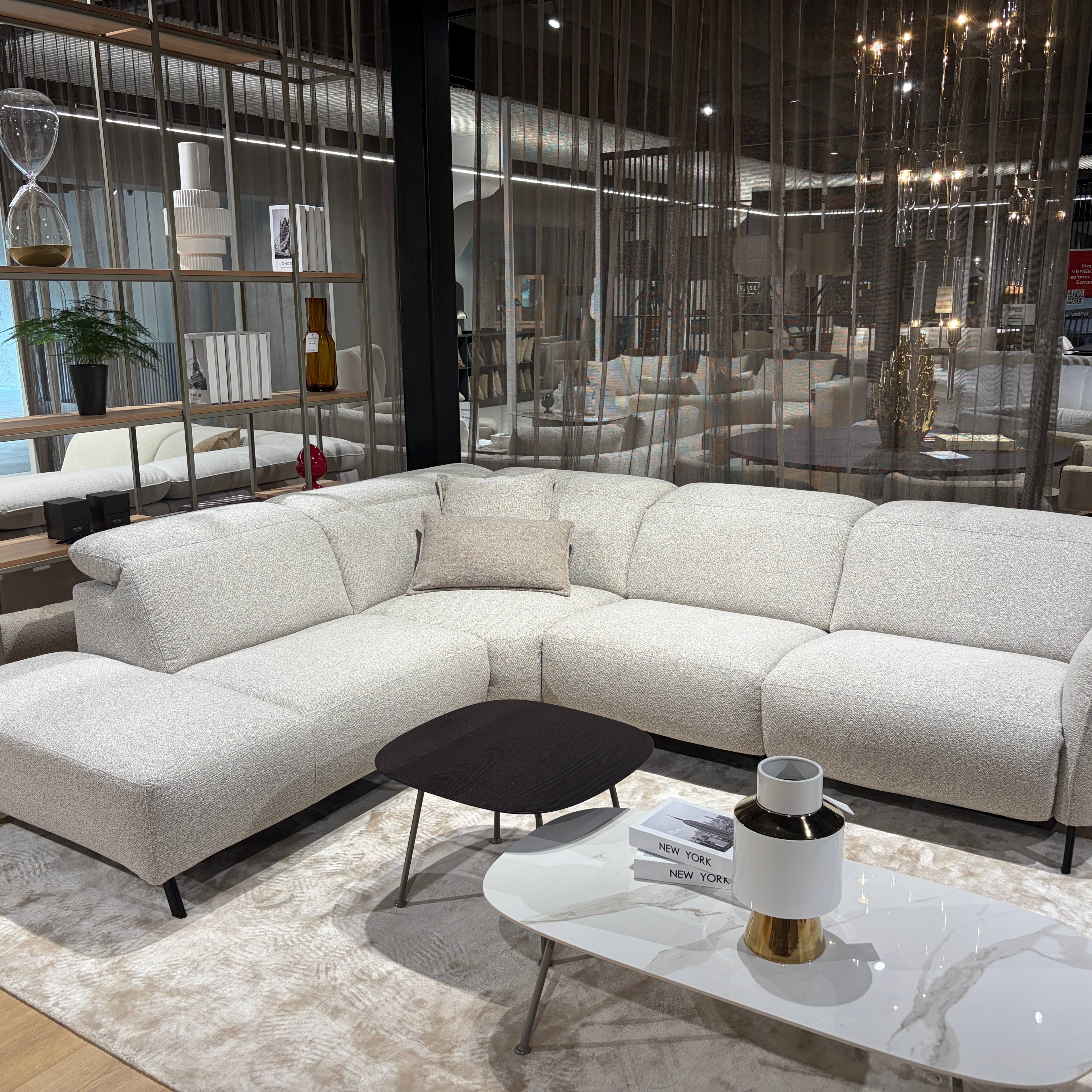 Natuzzi Editions kampinė sofa Lima red room salone Kaune