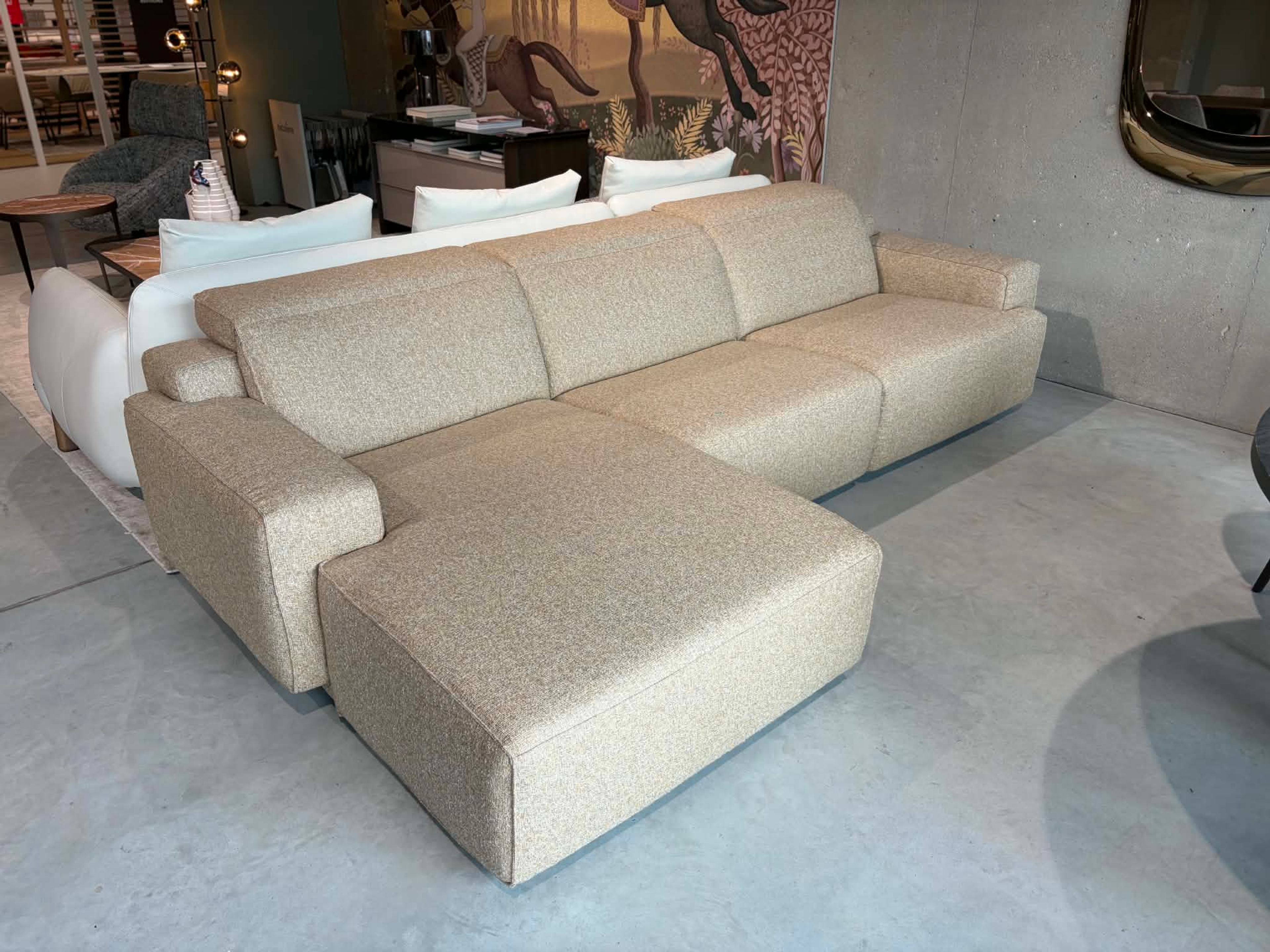 Natuzzi Italia sofa Iago red room salone Kaune