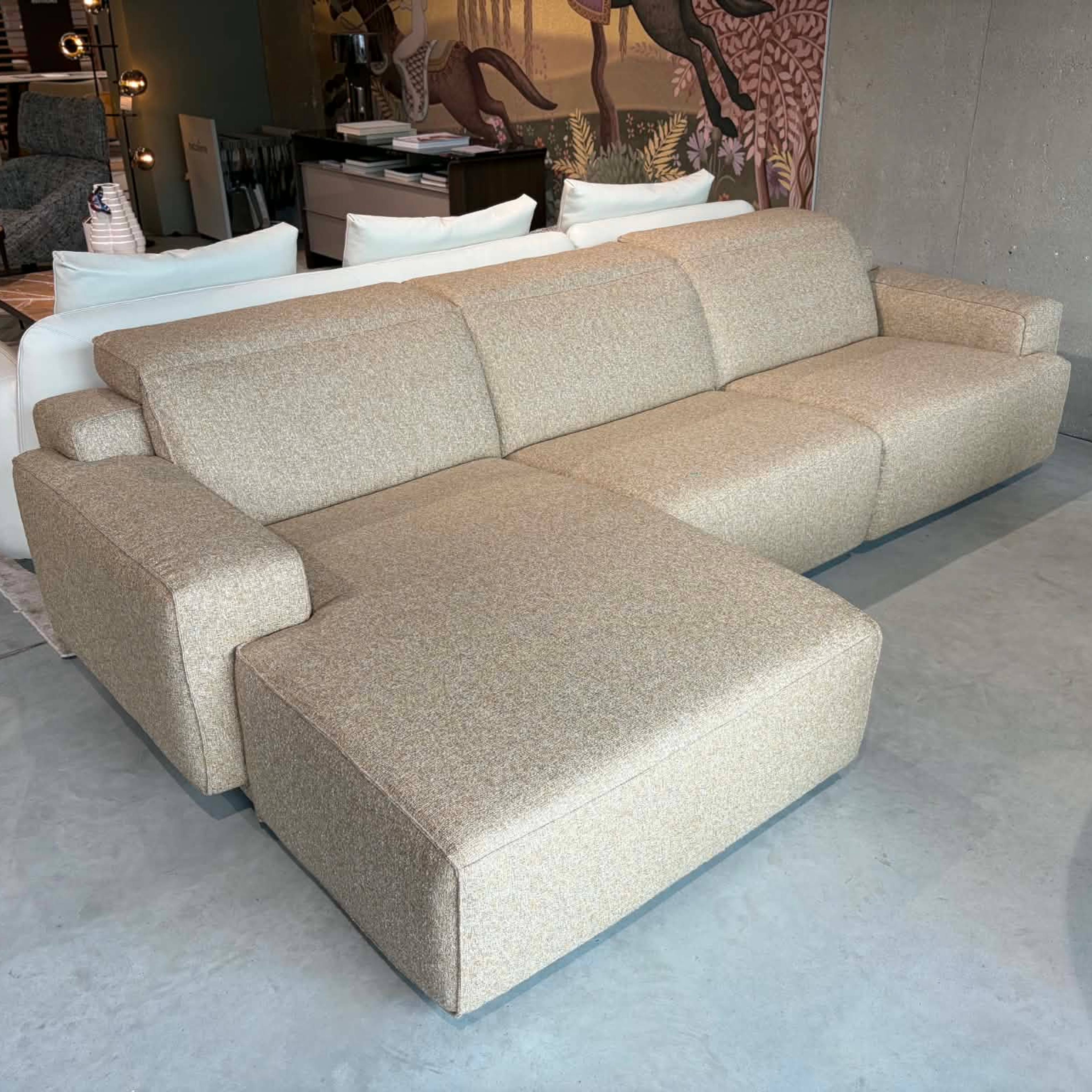 Natuzzi Italia sofa Iago red room salone Kaune
