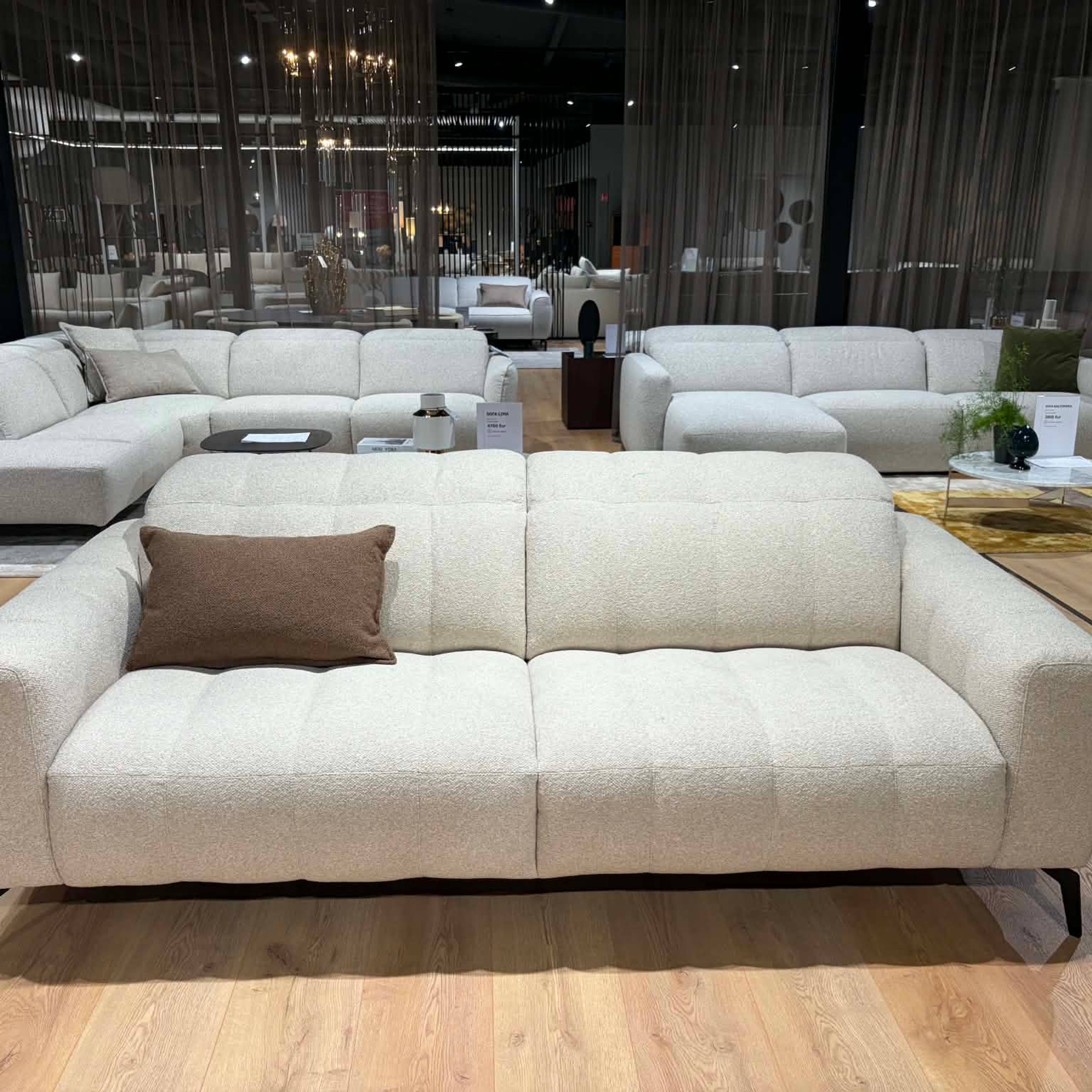 Natuzzi Editions sofa portento red room salone Kaune