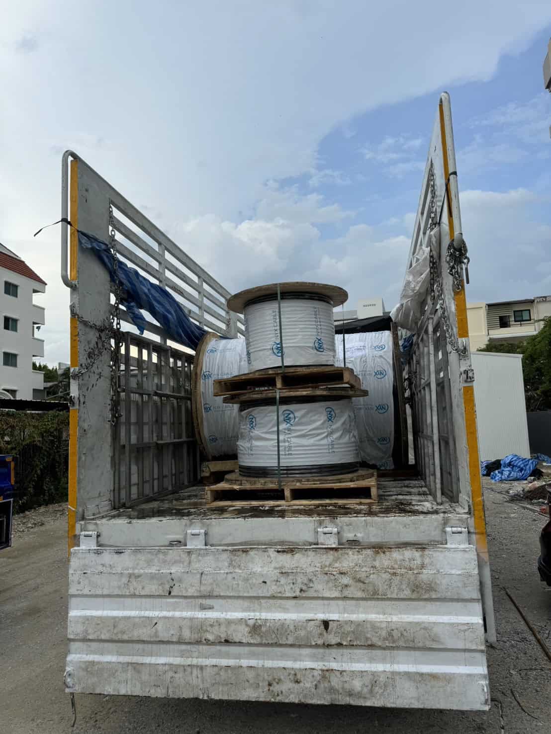 NYX Cable สายไฟบนรถบรรทุก