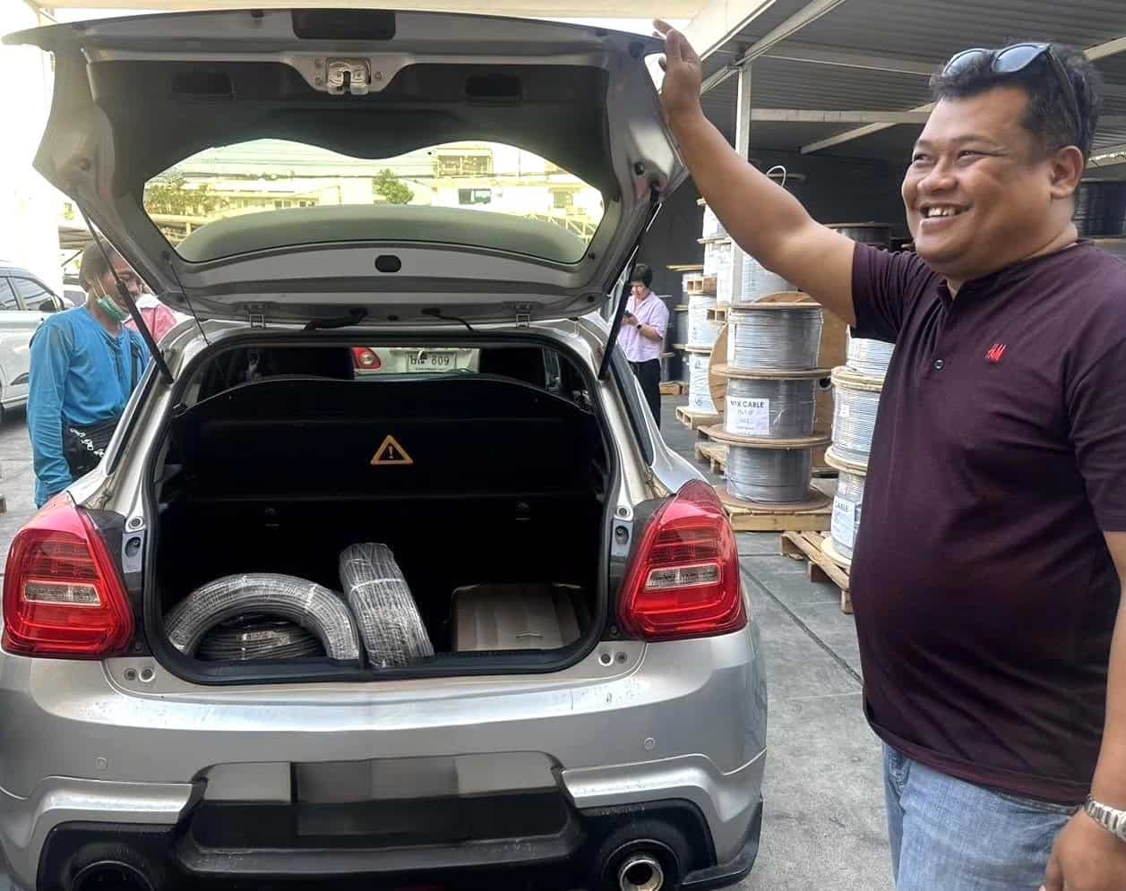 ลูกค้ารับสายไฟเอง NYX Cable