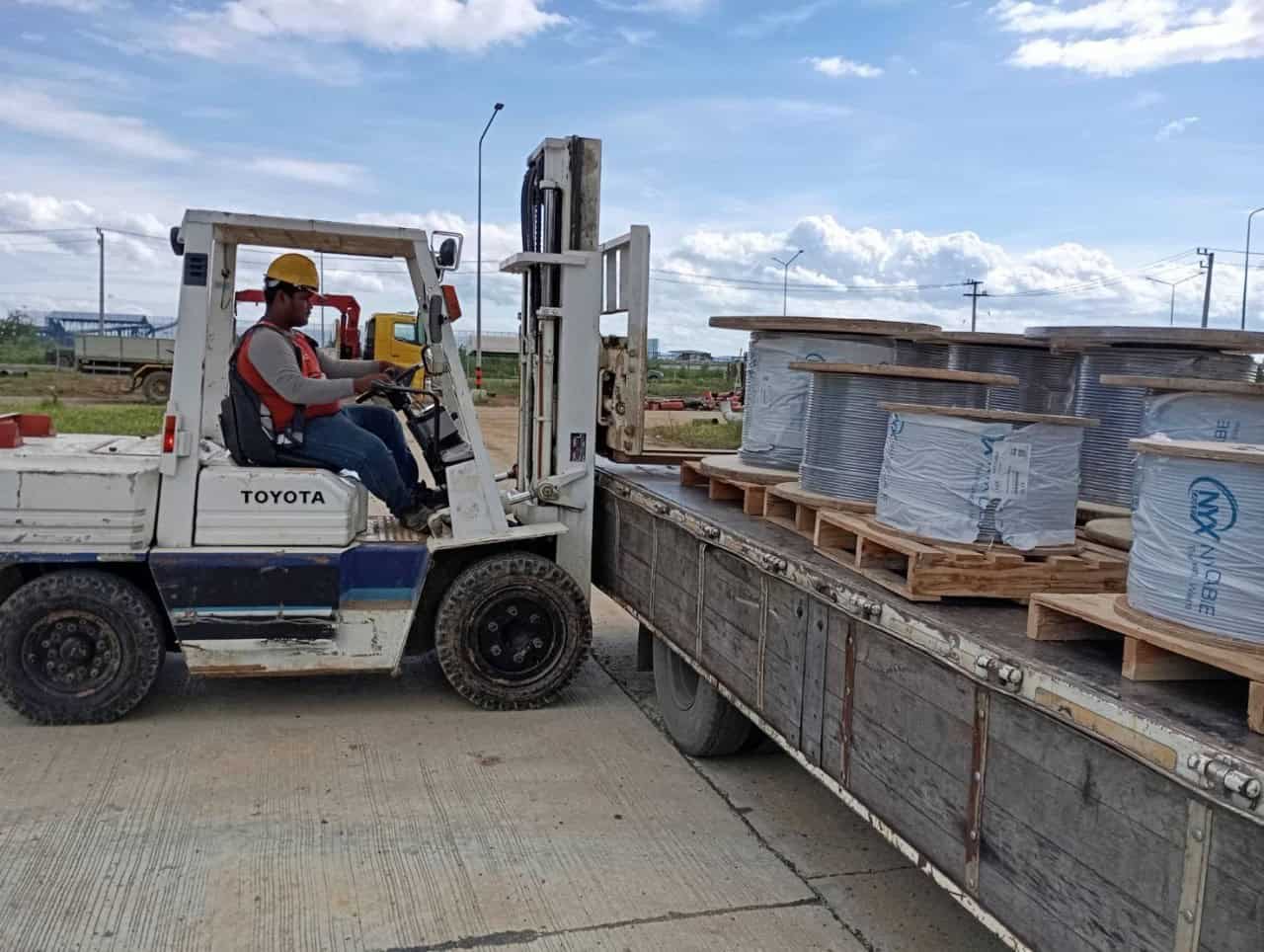 NYX Cable โฟร์คลิฟท์ขนสายไฟ